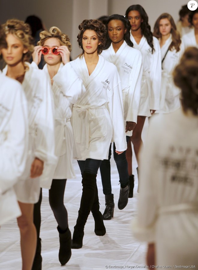 Tân Hoa hậu Hoàn vũ Iris Mittenaere catwalk điêu luyện, khoe đường cong vệ nữ tại NYFW - Ảnh 5. Tân Hoa hậu Hoàn vũ Iris Mittenaere catwalk điêu luyện, khoe đường cong vệ nữ tại NYFW - Ảnh 5.