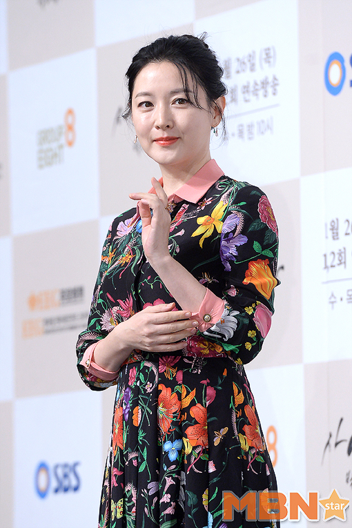 Có ai 46 tuổi rồi mà vẫn đẹp hoàn hảo như nàng Dae Jang Geum Lee Young Ae không? - Ảnh 7.