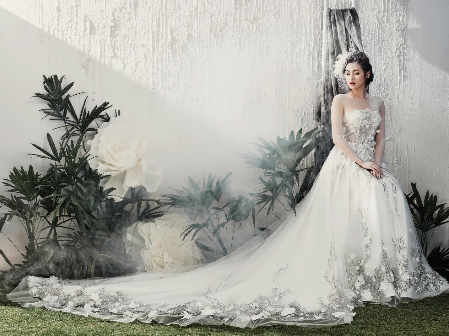 Á hậu Tú Anh đẹp thuần khiết trong BST váy cưới 2017 của Hacchic Bridal - Ảnh 1. Á hậu Tú Anh đẹp thuần khiết trong BST váy cưới 2017 của Hacchic Bridal - Ảnh 1.