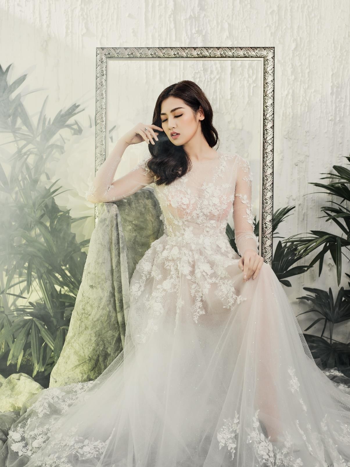 Á hậu Tú Anh đẹp thuần khiết trong BST váy cưới 2017 của Hacchic Bridal - Ảnh 6. Á hậu Tú Anh đẹp thuần khiết trong BST váy cưới 2017 của Hacchic Bridal - Ảnh 6.