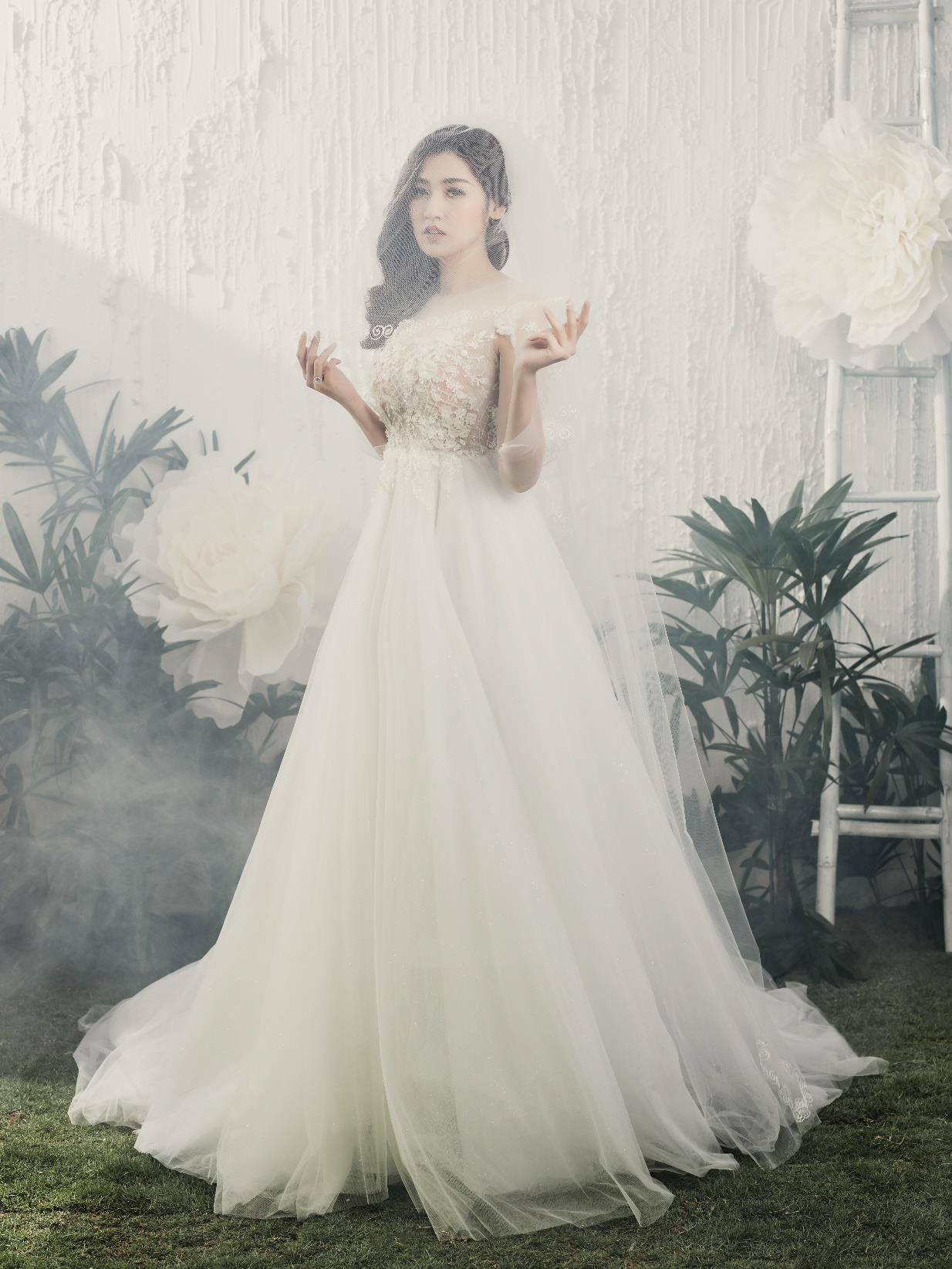 Á hậu Tú Anh đẹp thuần khiết trong BST váy cưới 2017 của Hacchic Bridal - Ảnh 10. Á hậu Tú Anh đẹp thuần khiết trong BST váy cưới 2017 của Hacchic Bridal - Ảnh 10.
