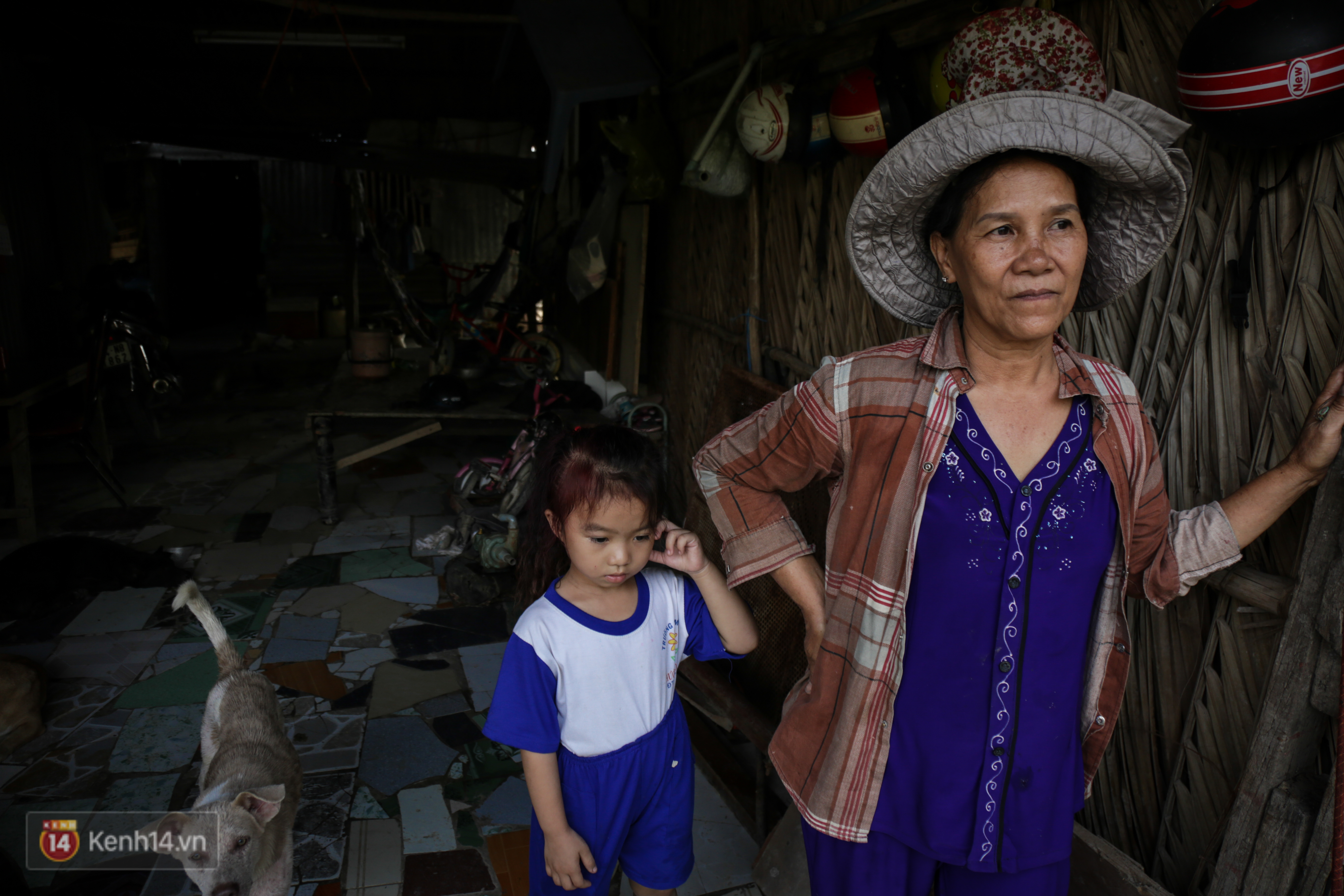 Những đứa trẻ sống trên “ốc đảo” ở Sài Gòn và mơ ước một lần được cùng ba mẹ ra phố đón Tết - Ảnh 4. Những đứa trẻ sống trên “ốc đảo” ở Sài Gòn và mơ ước một lần được cùng ba mẹ ra phố đón Tết - Ảnh 4.