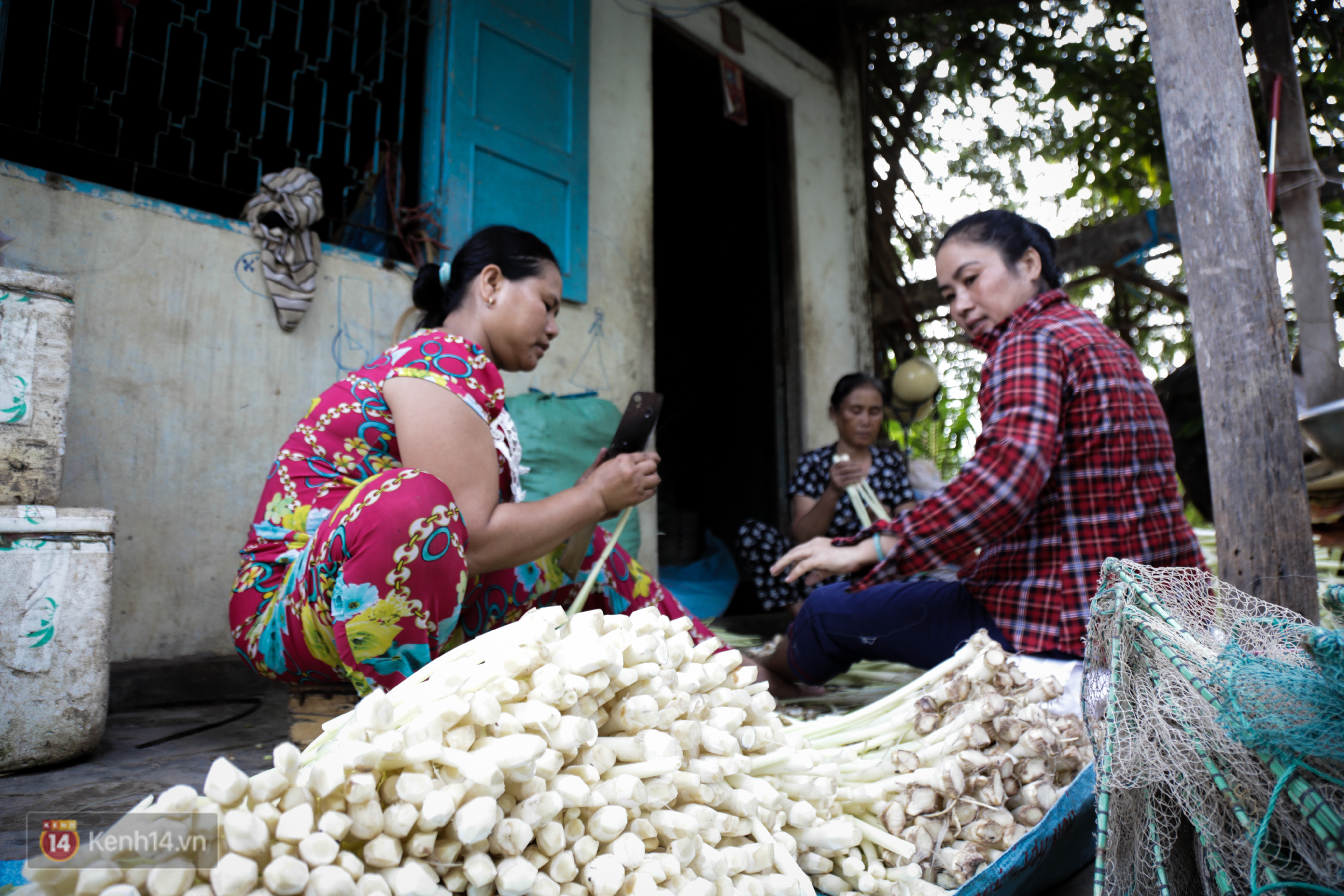 Những đứa trẻ sống trên “ốc đảo” ở Sài Gòn và mơ ước một lần được cùng ba mẹ ra phố đón Tết - Ảnh 8. Những đứa trẻ sống trên “ốc đảo” ở Sài Gòn và mơ ước một lần được cùng ba mẹ ra phố đón Tết - Ảnh 8.