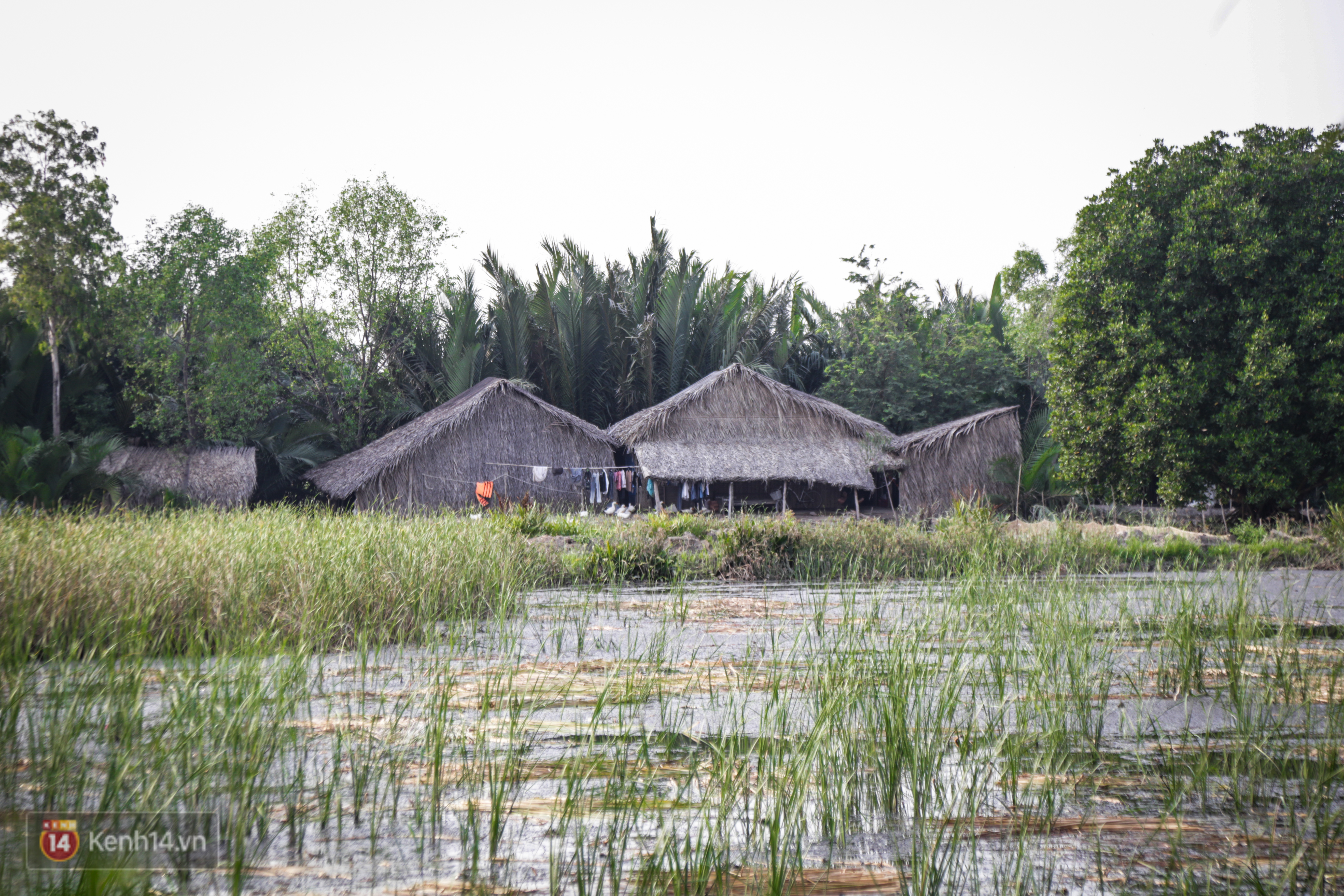 Những đứa trẻ sống trên “ốc đảo” ở Sài Gòn và mơ ước một lần được cùng ba mẹ ra phố đón Tết - Ảnh 2. Những đứa trẻ sống trên “ốc đảo” ở Sài Gòn và mơ ước một lần được cùng ba mẹ ra phố đón Tết - Ảnh 2.