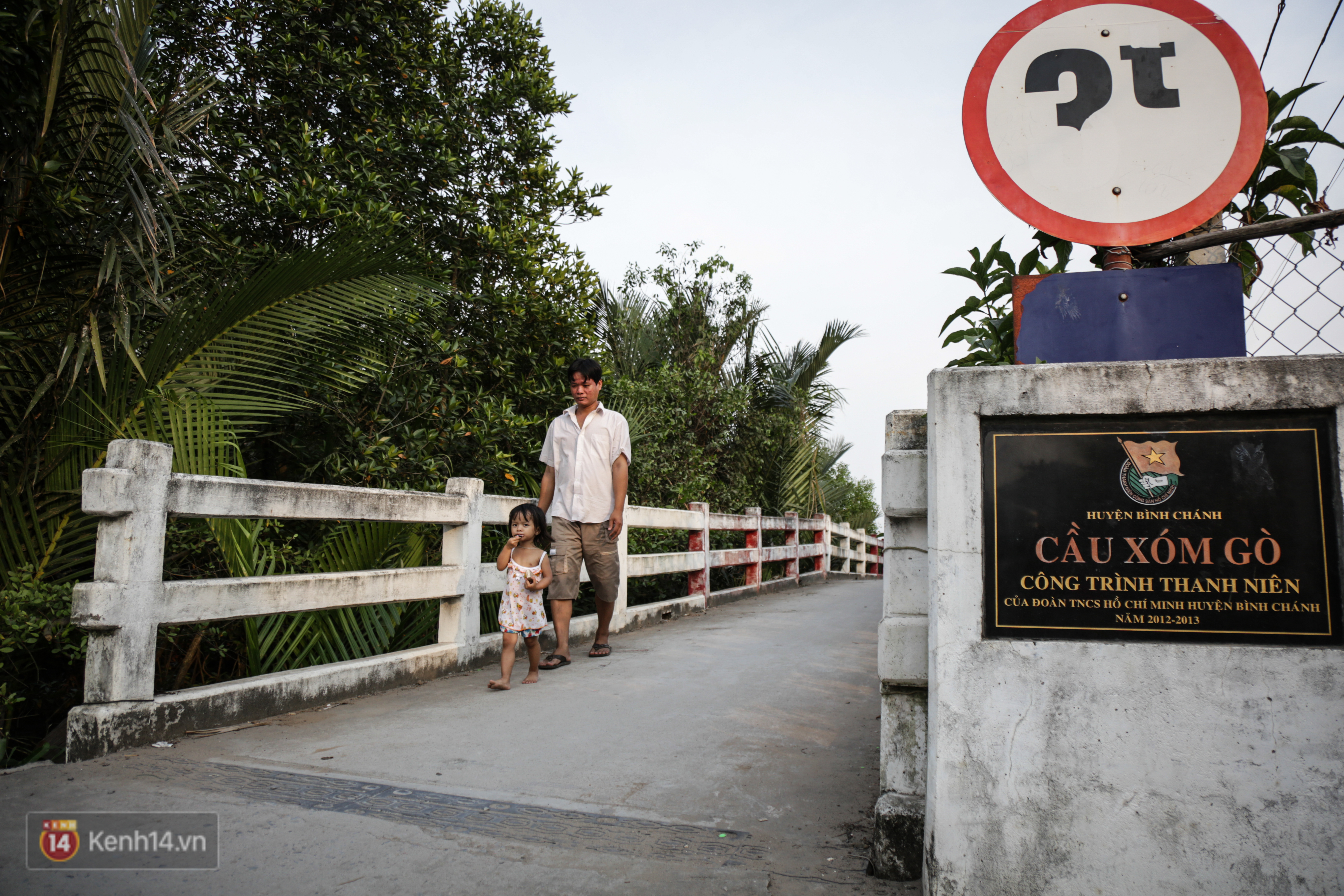 Những đứa trẻ sống trên “ốc đảo” ở Sài Gòn và mơ ước một lần được cùng ba mẹ ra phố đón Tết - Ảnh 1. Những đứa trẻ sống trên “ốc đảo” ở Sài Gòn và mơ ước một lần được cùng ba mẹ ra phố đón Tết - Ảnh 1.