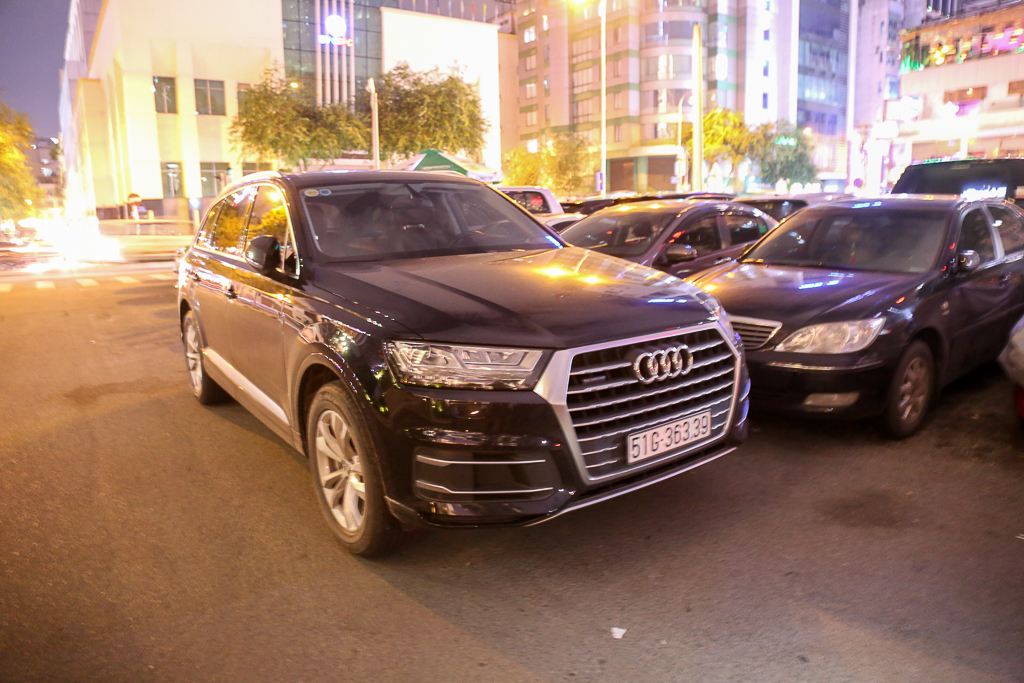 Tiếp tục “giành” lại vỉa hè ở Sài Gòn: Vừa đi vệ sinh vài phút, tài xế bị Đoàn liên ngành quận 1 phạt 700.000 đồng - Ảnh 7. Tiếp tục “giành” lại vỉa hè ở Sài Gòn: Vừa đi vệ sinh vài phút, tài xế bị Đoàn liên ngành quận 1 phạt 700.000 đồng - Ảnh 7.