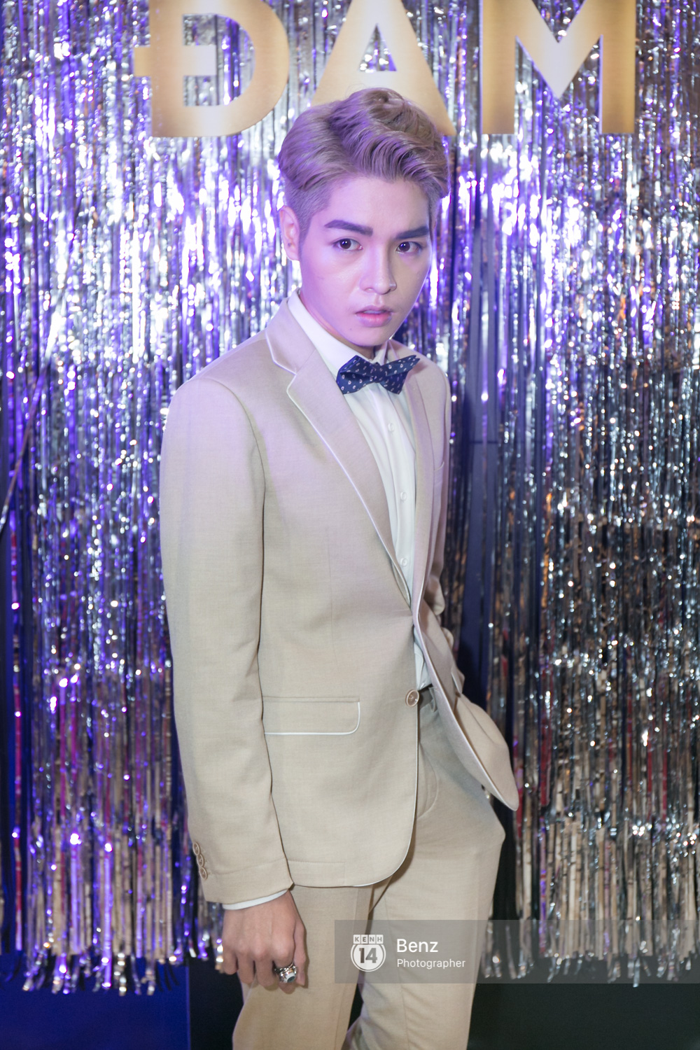 Cuộc đời quá giống trong phim, Đức Phúc trở thành tâm điểm tại buổi công chiếu Sắc đẹp ngàn cân - Ảnh 4. Cuộc đời quá giống trong phim, Đức Phúc trở thành tâm điểm tại buổi công chiếu Sắc đẹp ngàn cân - Ảnh 4.