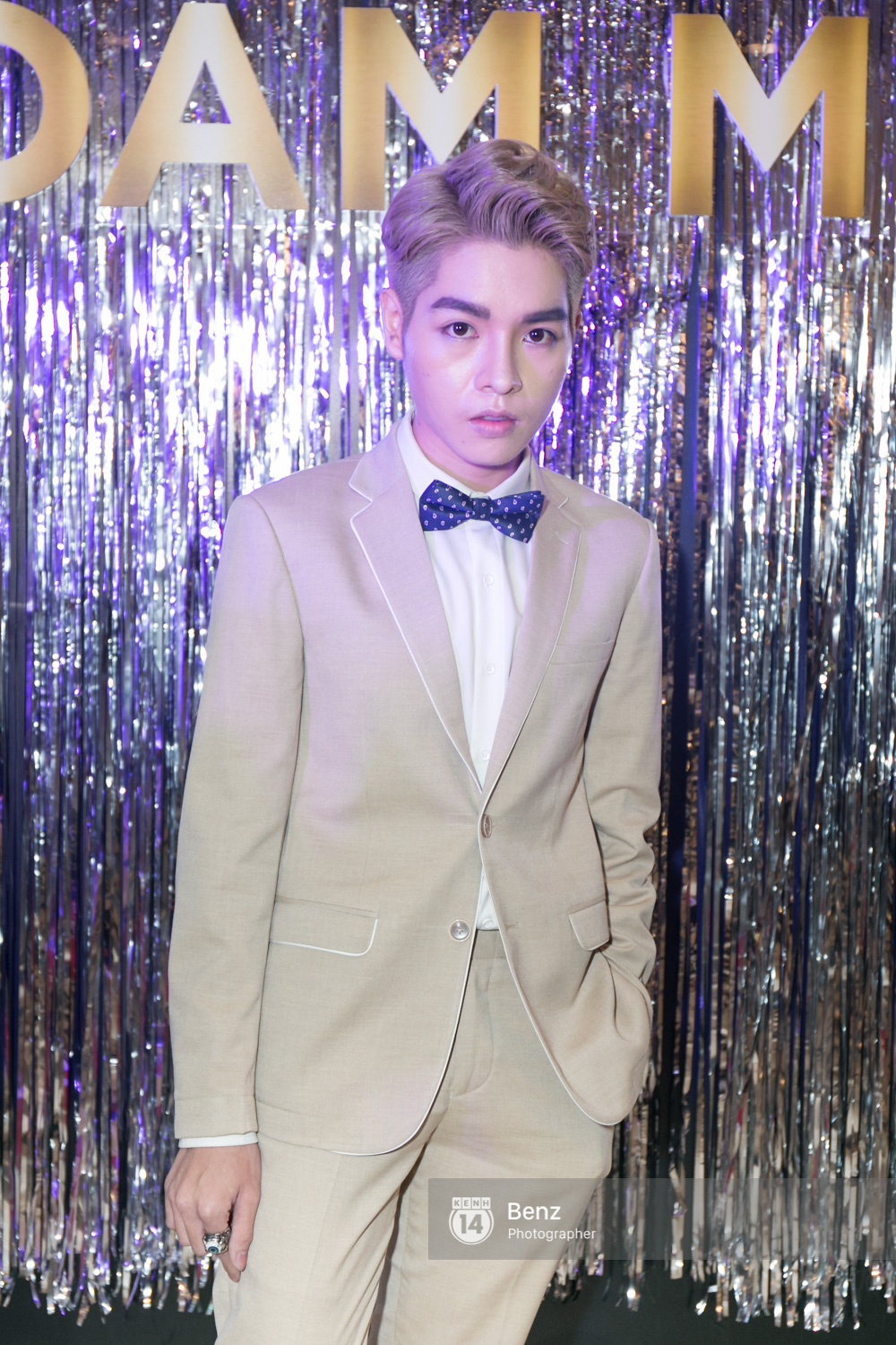 Cuộc đời quá giống trong phim, Đức Phúc trở thành tâm điểm tại buổi công chiếu Sắc đẹp ngàn cân - Ảnh 1. Cuộc đời quá giống trong phim, Đức Phúc trở thành tâm điểm tại buổi công chiếu Sắc đẹp ngàn cân - Ảnh 1.