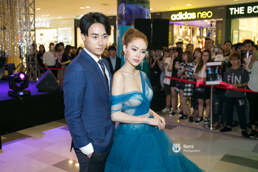 Cuộc đời quá giống trong phim, Đức Phúc trở thành tâm điểm tại buổi công chiếu Sắc đẹp ngàn cân - Ảnh 6. Cuộc đời quá giống trong phim, Đức Phúc trở thành tâm điểm tại buổi công chiếu Sắc đẹp ngàn cân - Ảnh 6.