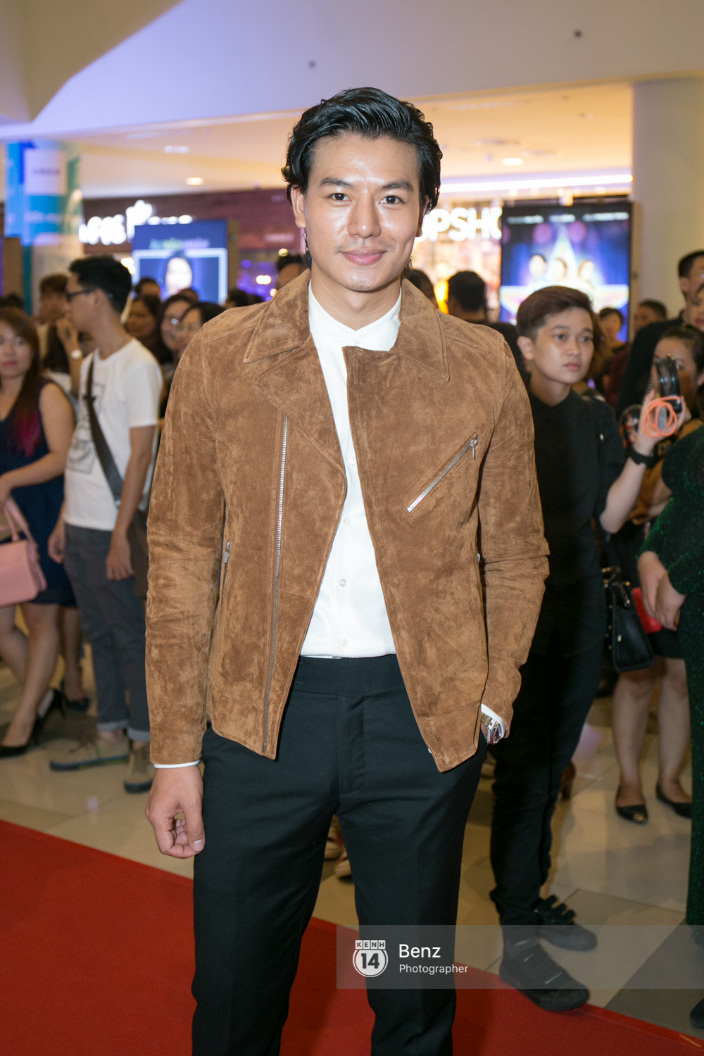 Cuộc đời quá giống trong phim, Đức Phúc trở thành tâm điểm tại buổi công chiếu Sắc đẹp ngàn cân - Ảnh 13. Cuộc đời quá giống trong phim, Đức Phúc trở thành tâm điểm tại buổi công chiếu Sắc đẹp ngàn cân - Ảnh 13.