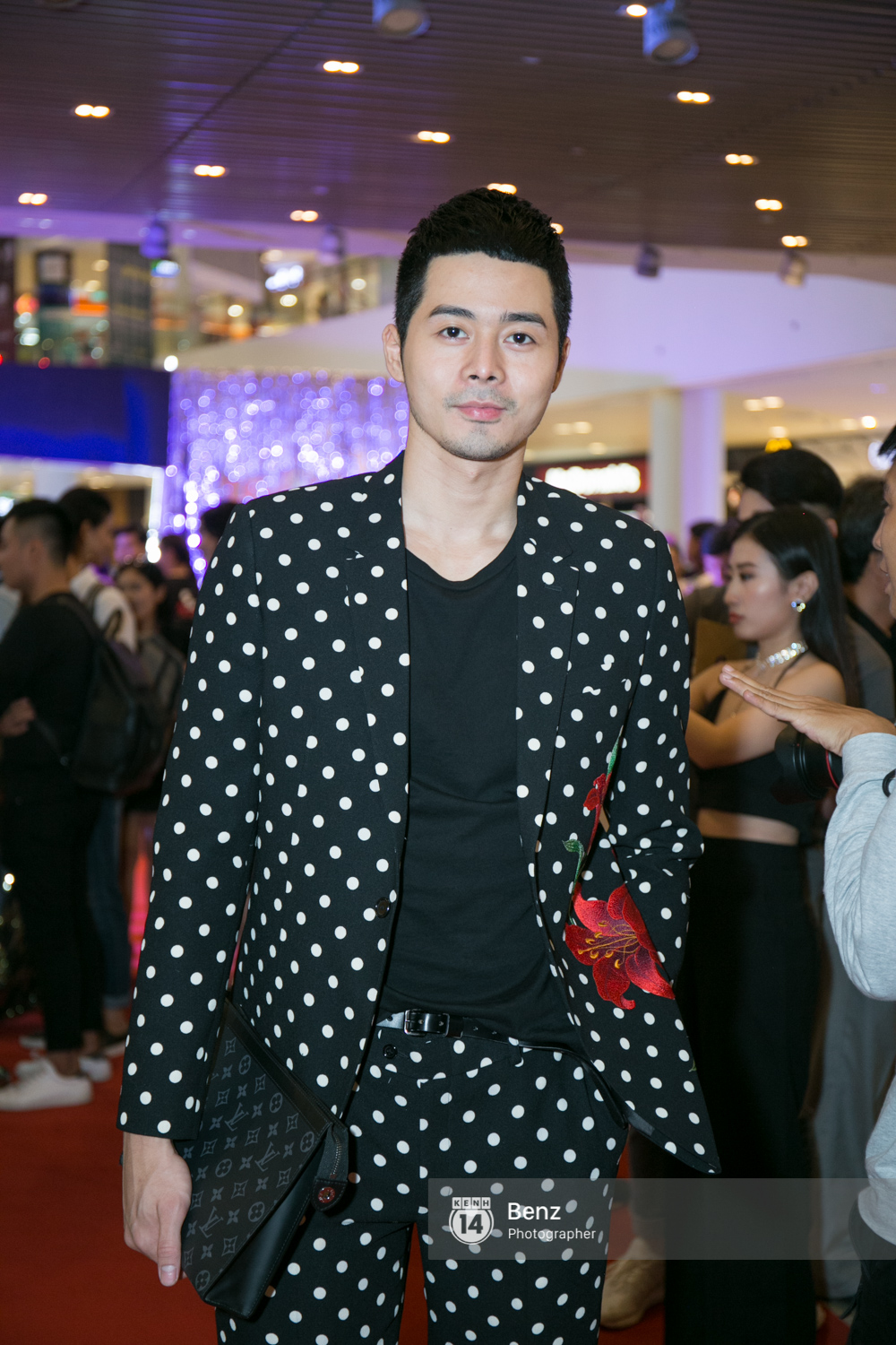 Cuộc đời quá giống trong phim, Đức Phúc trở thành tâm điểm tại buổi công chiếu Sắc đẹp ngàn cân - Ảnh 11. Cuộc đời quá giống trong phim, Đức Phúc trở thành tâm điểm tại buổi công chiếu Sắc đẹp ngàn cân - Ảnh 11.