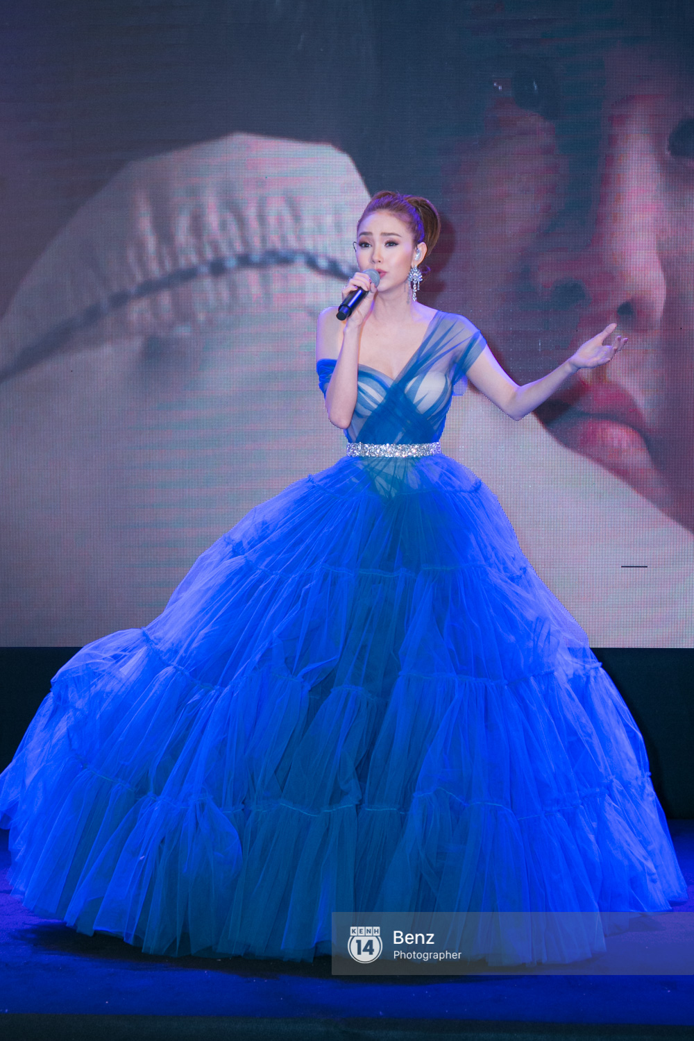 Cuộc đời quá giống trong phim, Đức Phúc trở thành tâm điểm tại buổi công chiếu Sắc đẹp ngàn cân - Ảnh 5. Cuộc đời quá giống trong phim, Đức Phúc trở thành tâm điểm tại buổi công chiếu Sắc đẹp ngàn cân - Ảnh 5.