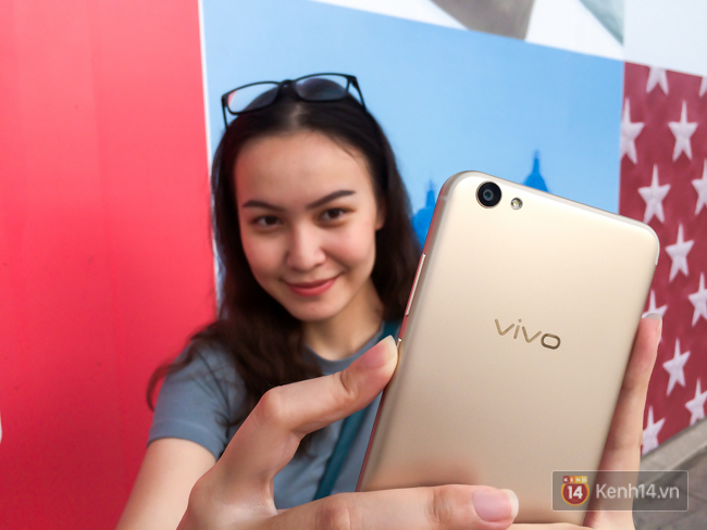 Đánh giá Vivo V5s: Thiết kế đẹp, cấu hình ổn, camera selfie 20 MP ấn tượng - Ảnh 9. Đánh giá Vivo V5s: Thiết kế đẹp, cấu hình ổn, camera selfie 20 MP ấn tượng - Ảnh 9.
