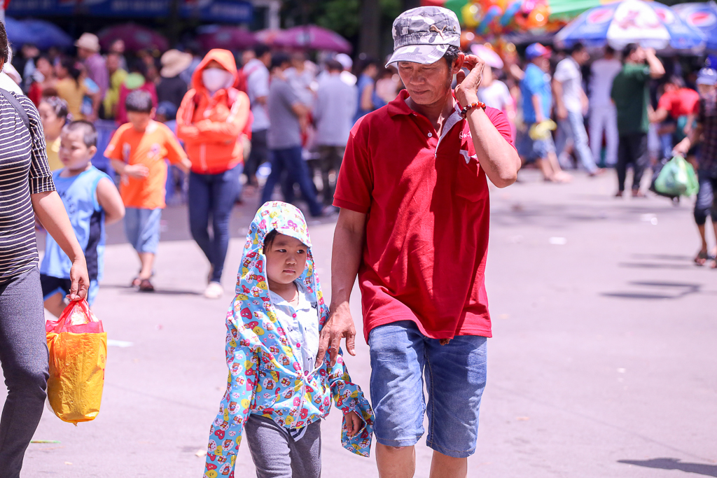 Hàng nghìn người đổ về Thảo Cầm Viên Sài Gòn dựng lều, mắc võng trốn nắng gắt trong ngày lễ 2/9 - Ảnh 11. Hàng nghìn người đổ về Thảo Cầm Viên Sài Gòn dựng lều, mắc võng trốn nắng gắt trong ngày lễ 2/9 - Ảnh 11.