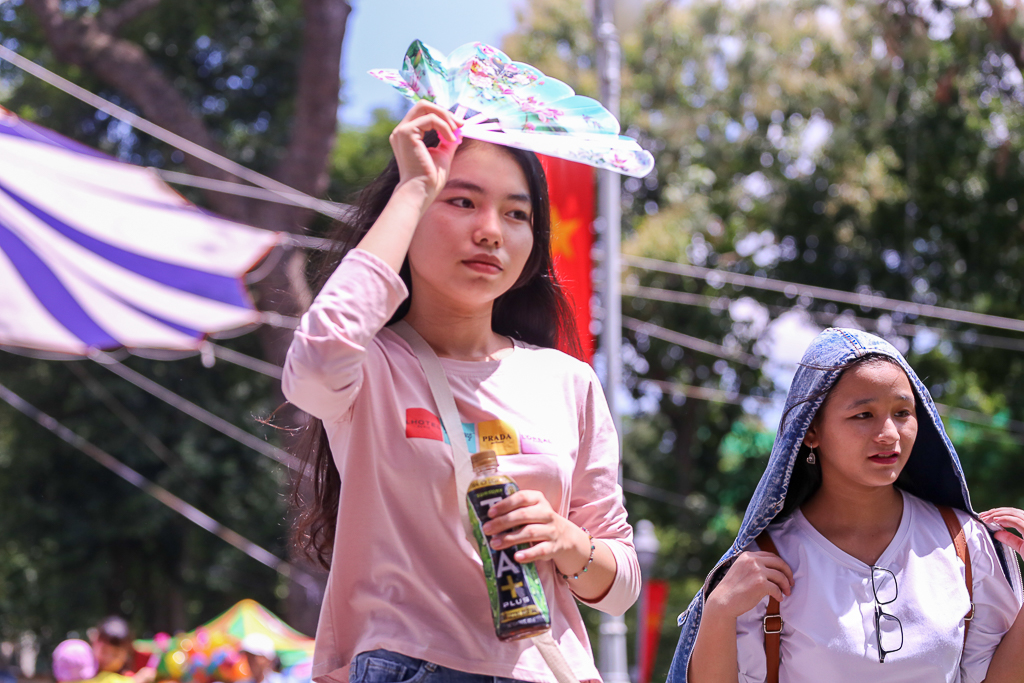 Hàng nghìn người đổ về Thảo Cầm Viên Sài Gòn dựng lều, mắc võng trốn nắng gắt trong ngày lễ 2/9 - Ảnh 9. Hàng nghìn người đổ về Thảo Cầm Viên Sài Gòn dựng lều, mắc võng trốn nắng gắt trong ngày lễ 2/9 - Ảnh 9.