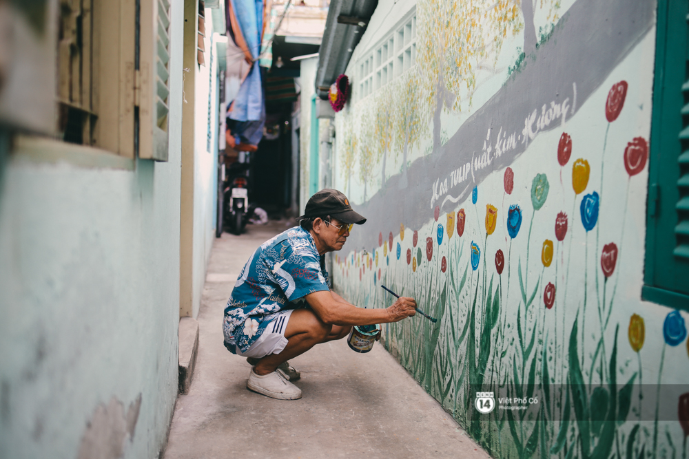 Tìm đâu xa xôi, nhìn những bức vẽ của ông giáo già trên ngõ hẻm Sài Gòn là thấy Tết về gần lắm rồi! - Ảnh 3. Tìm đâu xa xôi, nhìn những bức vẽ của ông giáo già trên ngõ hẻm Sài Gòn là thấy Tết về gần lắm rồi! - Ảnh 3.