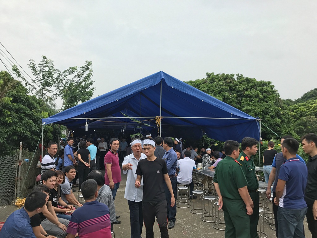 Vụ thầy giáo THPT Phùng Khắc Khoan gặp nạn: Chỉ ít ngày nữa, con thứ 2 của Tú sẽ chào đời, vậy mà... - Ảnh 4. Vụ thầy giáo THPT Phùng Khắc Khoan gặp nạn: Chỉ ít ngày nữa, con thứ 2 của Tú sẽ chào đời, vậy mà... - Ảnh 4.