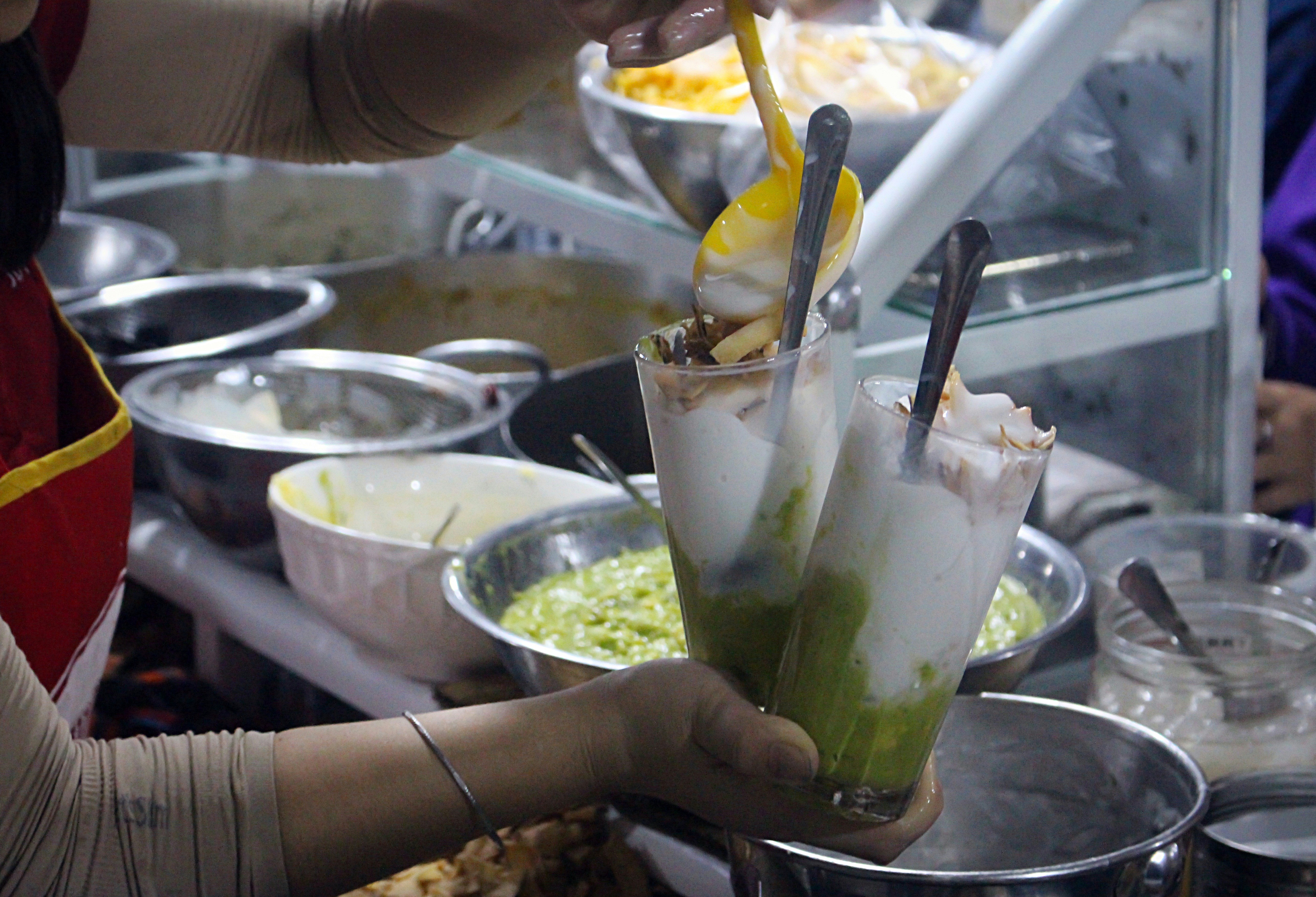 Quán kem bơ nổi tiếng nhất Đà Nẵng, 25 năm qua khách phải chen chân mới có chỗ ngồi - Ảnh 5. Quán kem bơ nổi tiếng nhất Đà Nẵng, 25 năm qua khách phải chen chân mới có chỗ ngồi - Ảnh 5.