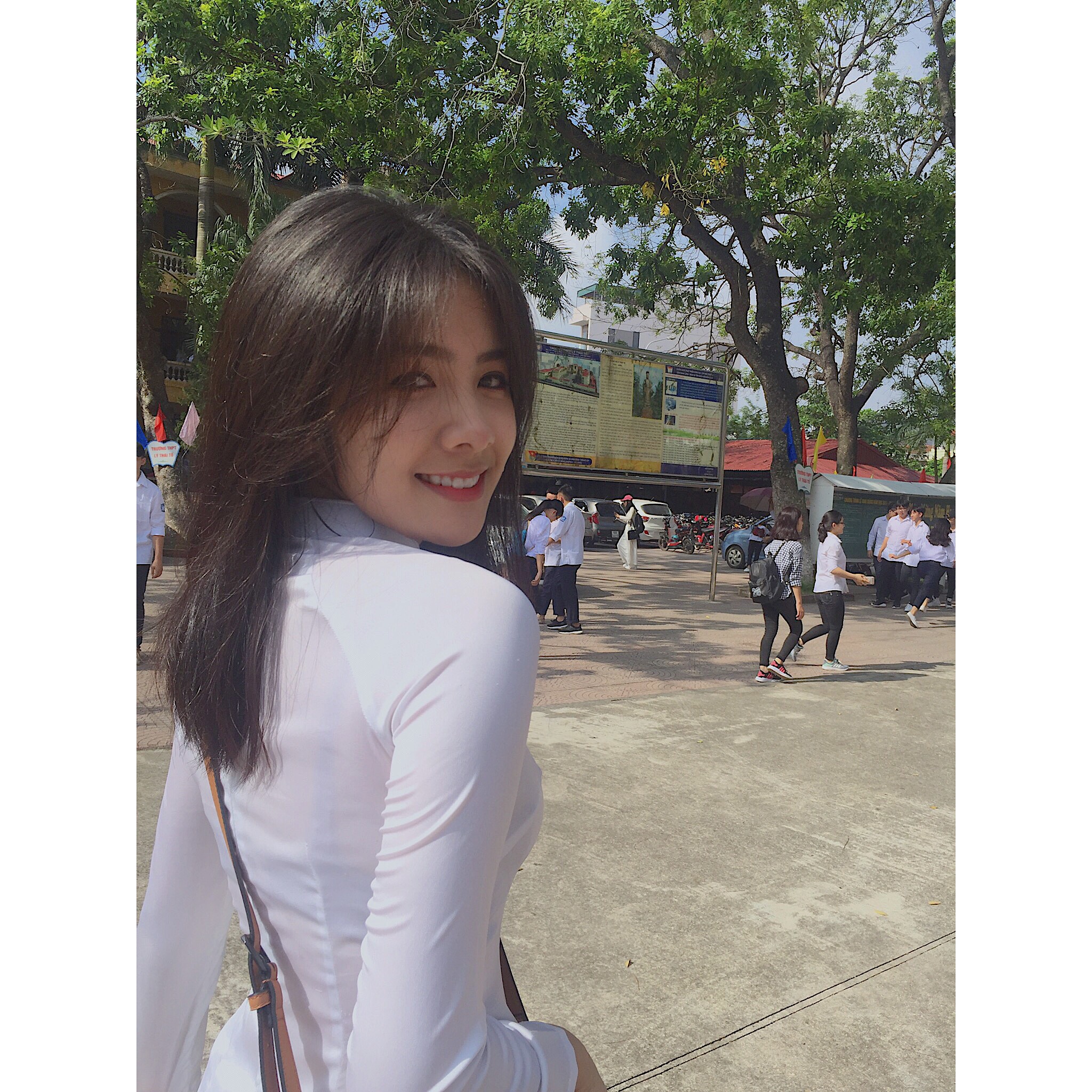 Đây là cô gái năm ấy chúng ta cùng theo đuổi phiên bản Việt với áo dài trắng và nụ cười cực xinh! - Ảnh 2. Đây là cô gái năm ấy chúng ta cùng theo đuổi phiên bản Việt với áo dài trắng và nụ cười cực xinh! - Ảnh 2.