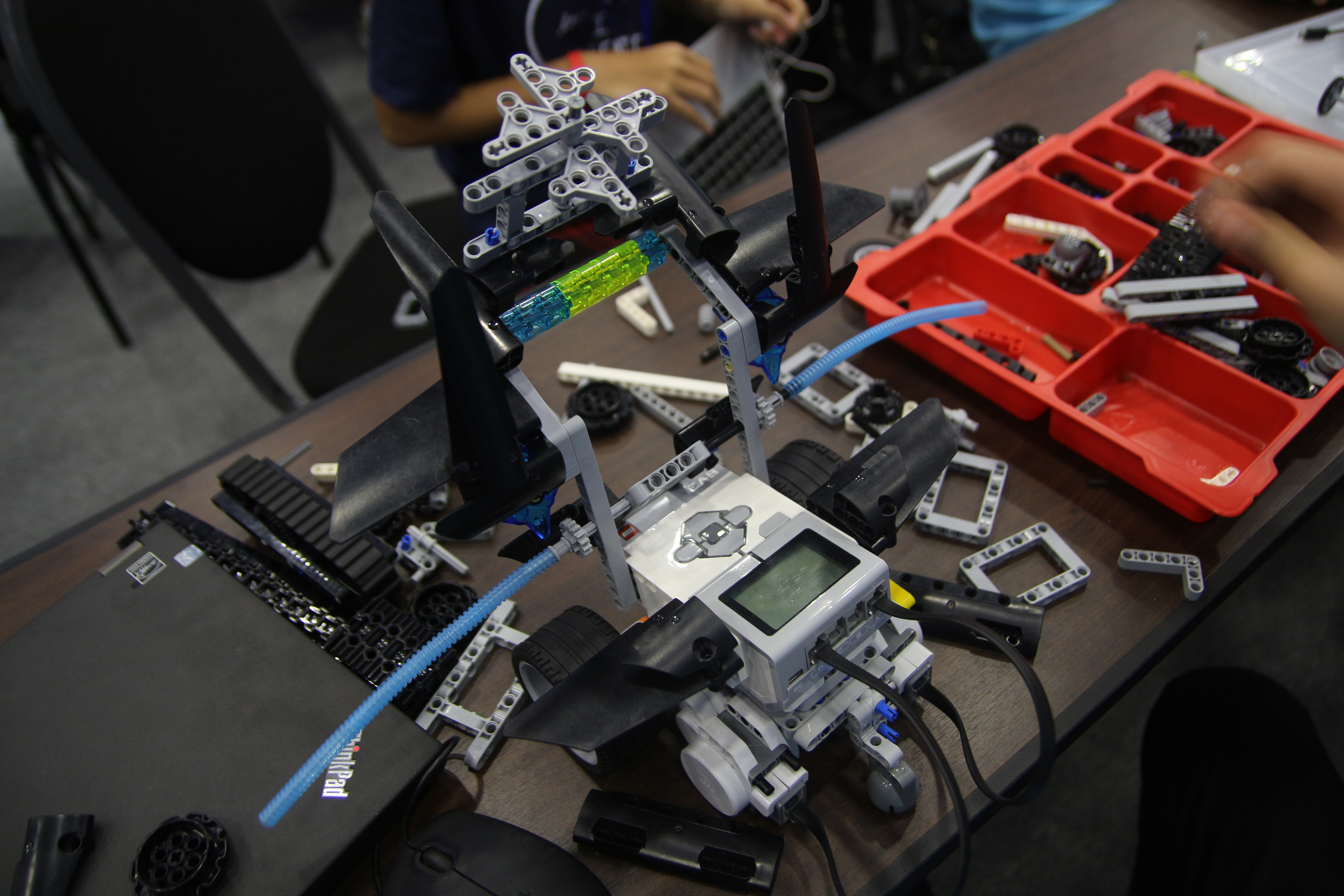 Học sinh trường Ams tổ chức trại hè cho học sinh đam mê khoa học - Ảnh 2. Học sinh trường Ams tổ chức trại hè cho học sinh đam mê khoa học - Ảnh 2.