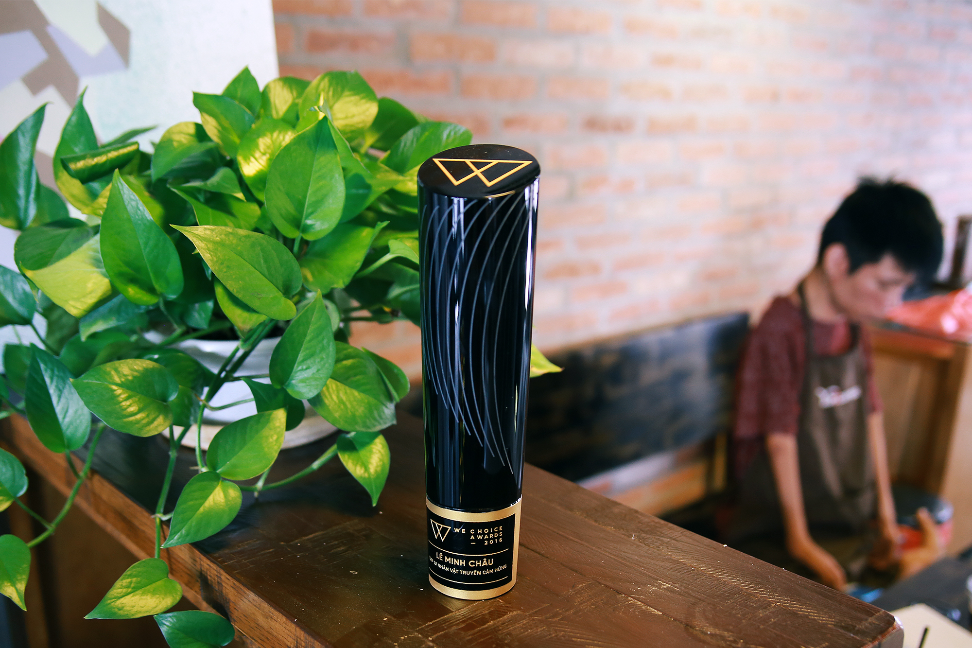 Không chỉ là họa sĩ khuyết tật, Lê Minh Châu đã trở thành chủ quán cafe kết hợp lớp dạy vẽ ở Sài Gòn - Ảnh 3. Không chỉ là họa sĩ khuyết tật, Lê Minh Châu đã trở thành chủ quán cafe kết hợp lớp dạy vẽ ở Sài Gòn - Ảnh 3.