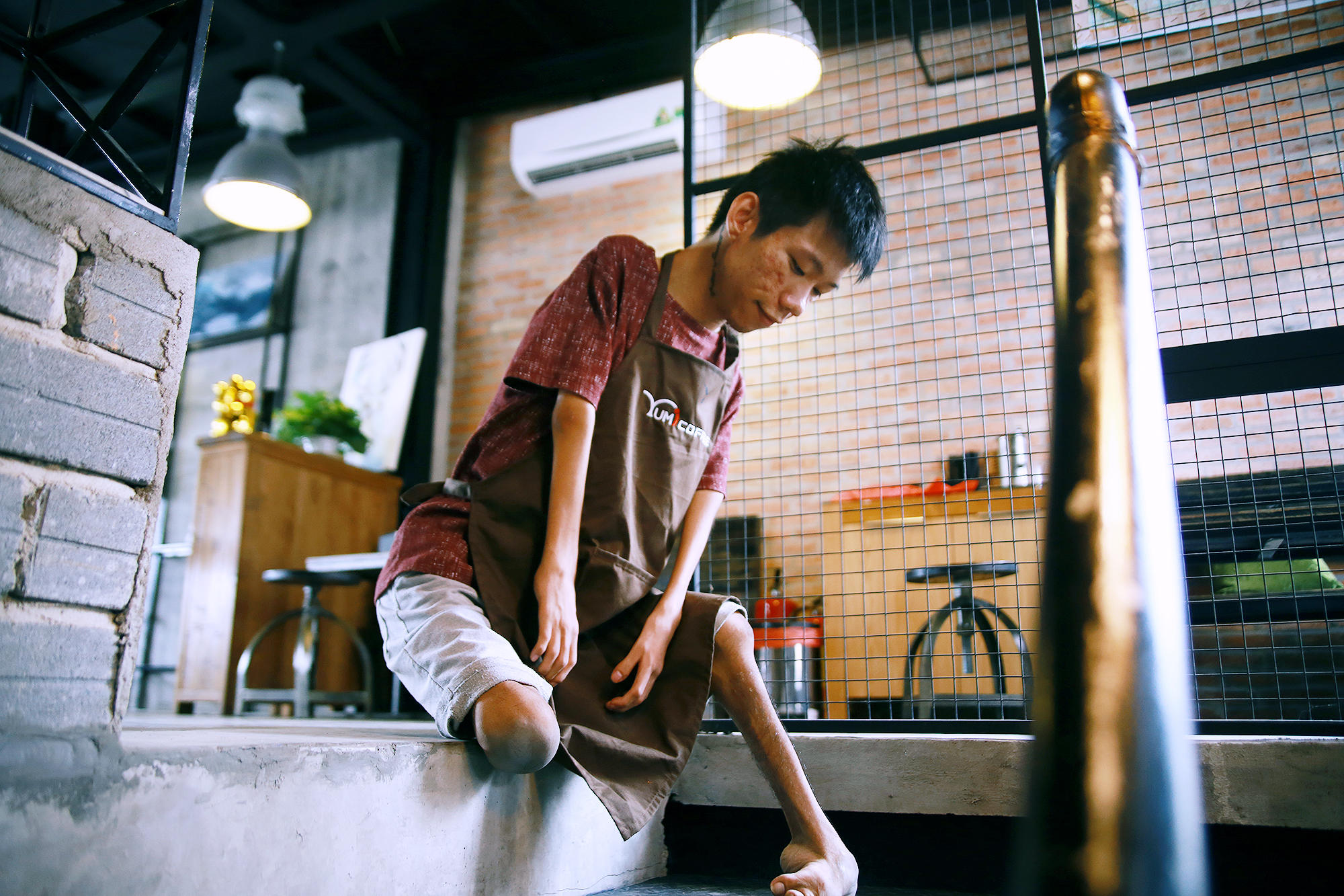 Không chỉ là họa sĩ khuyết tật, Lê Minh Châu đã trở thành chủ quán cafe kết hợp lớp dạy vẽ ở Sài Gòn - Ảnh 6. Không chỉ là họa sĩ khuyết tật, Lê Minh Châu đã trở thành chủ quán cafe kết hợp lớp dạy vẽ ở Sài Gòn - Ảnh 6.