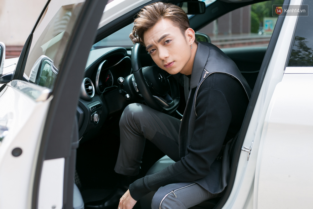 Soobin Hoàng Sơn cực điển trai, tự lái xe đến trường quay The Voice Kids - Ảnh 1. Soobin Hoàng Sơn cực điển trai, tự lái xe đến trường quay The Voice Kids - Ảnh 1.