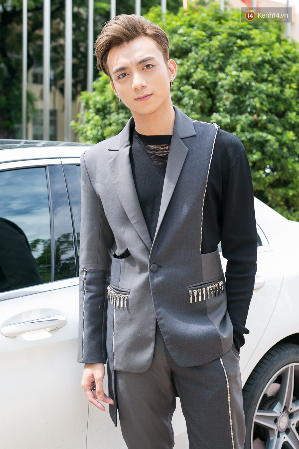 Soobin Hoàng Sơn cực điển trai, tự lái xe đến trường quay The Voice Kids - Ảnh 2. Soobin Hoàng Sơn cực điển trai, tự lái xe đến trường quay The Voice Kids - Ảnh 2.