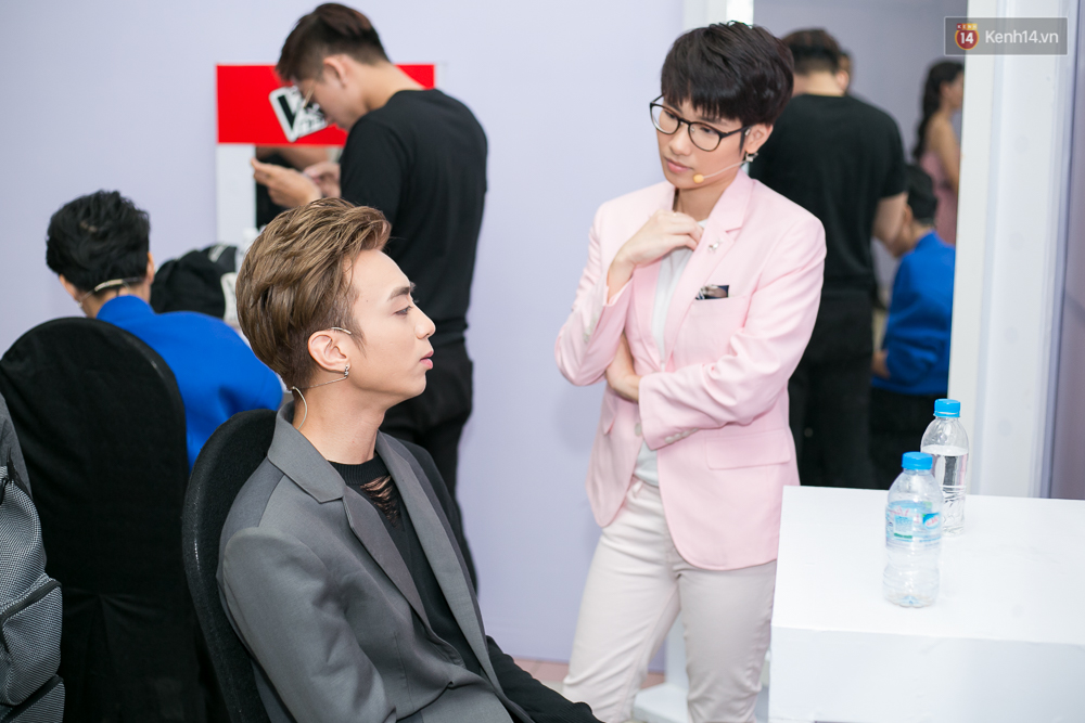 Soobin Hoàng Sơn cực điển trai, tự lái xe đến trường quay The Voice Kids - Ảnh 12. Soobin Hoàng Sơn cực điển trai, tự lái xe đến trường quay The Voice Kids - Ảnh 12.
