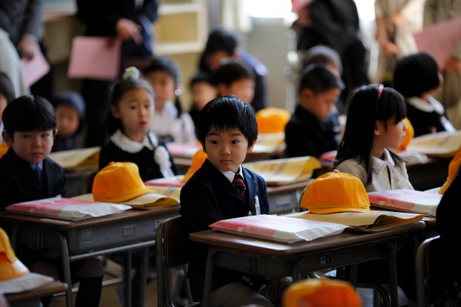 Người Nhật muốn trẻ con học làm nhân trước khi học làm quan.