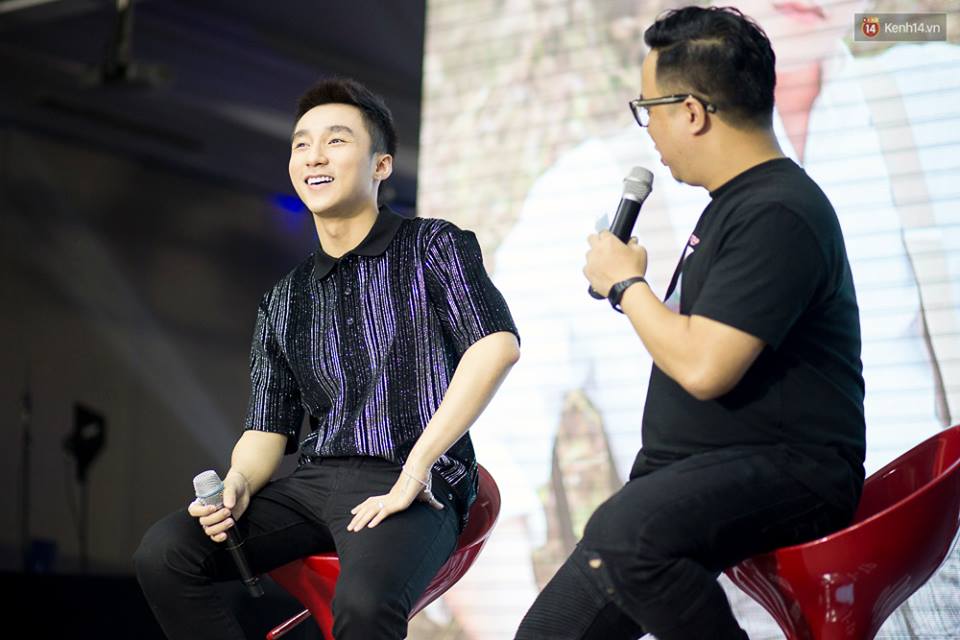 Thì ra đây là lý do Sơn Tùng đi muộn trong họp báo ra mắt tự truyện và liên tục xin lỗi khi đến nơi! - Ảnh 2. Thì ra đây là lý do Sơn Tùng đi muộn trong họp báo ra mắt tự truyện và liên tục xin lỗi khi đến nơi! - Ảnh 2.