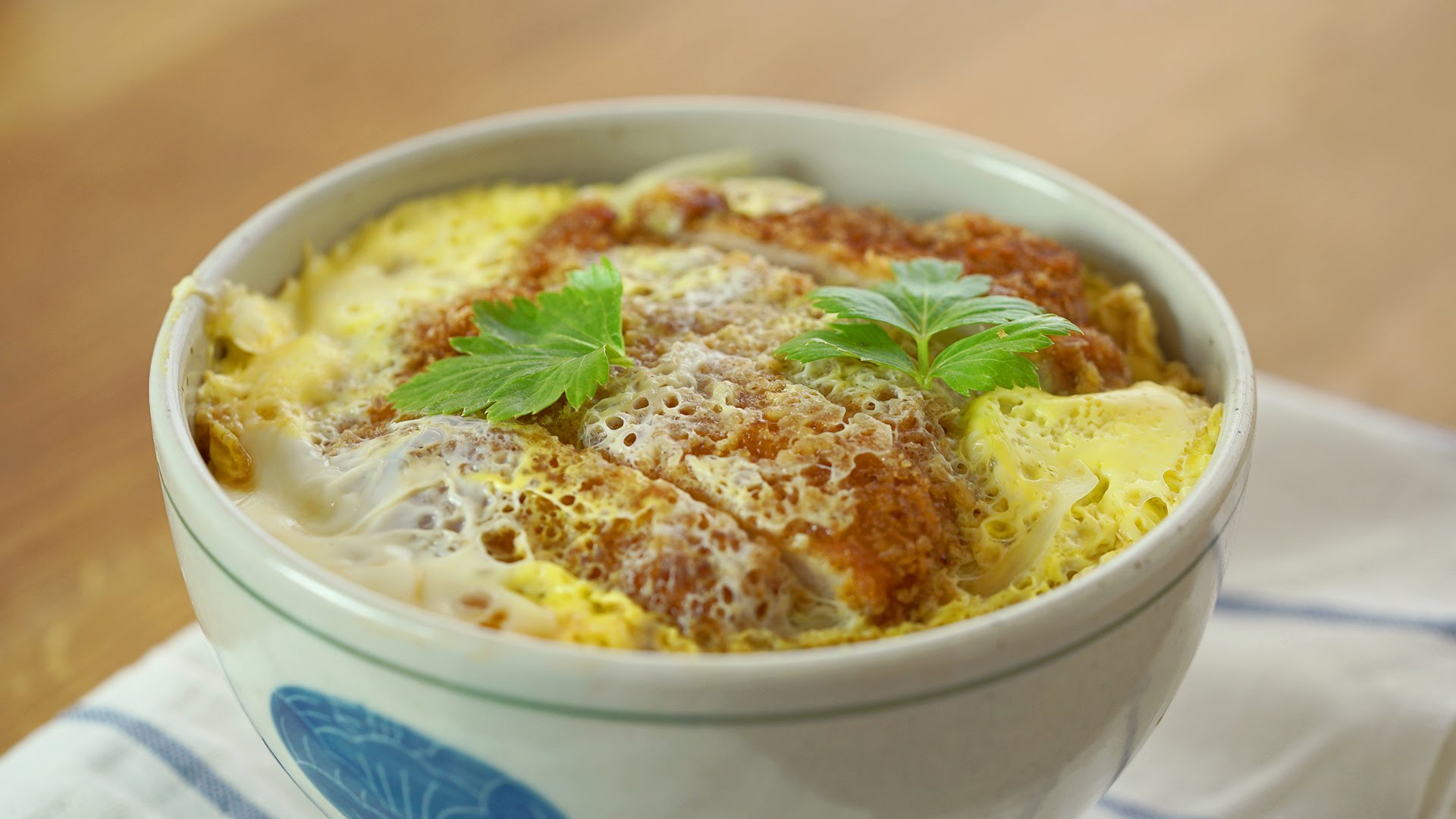 Bí quyết cực hay làm cơm thịt rán katsudon mà không cần đụng chảo - Ảnh 9. Bí quyết cực hay làm cơm thịt rán katsudon mà không cần đụng chảo - Ảnh 9.
