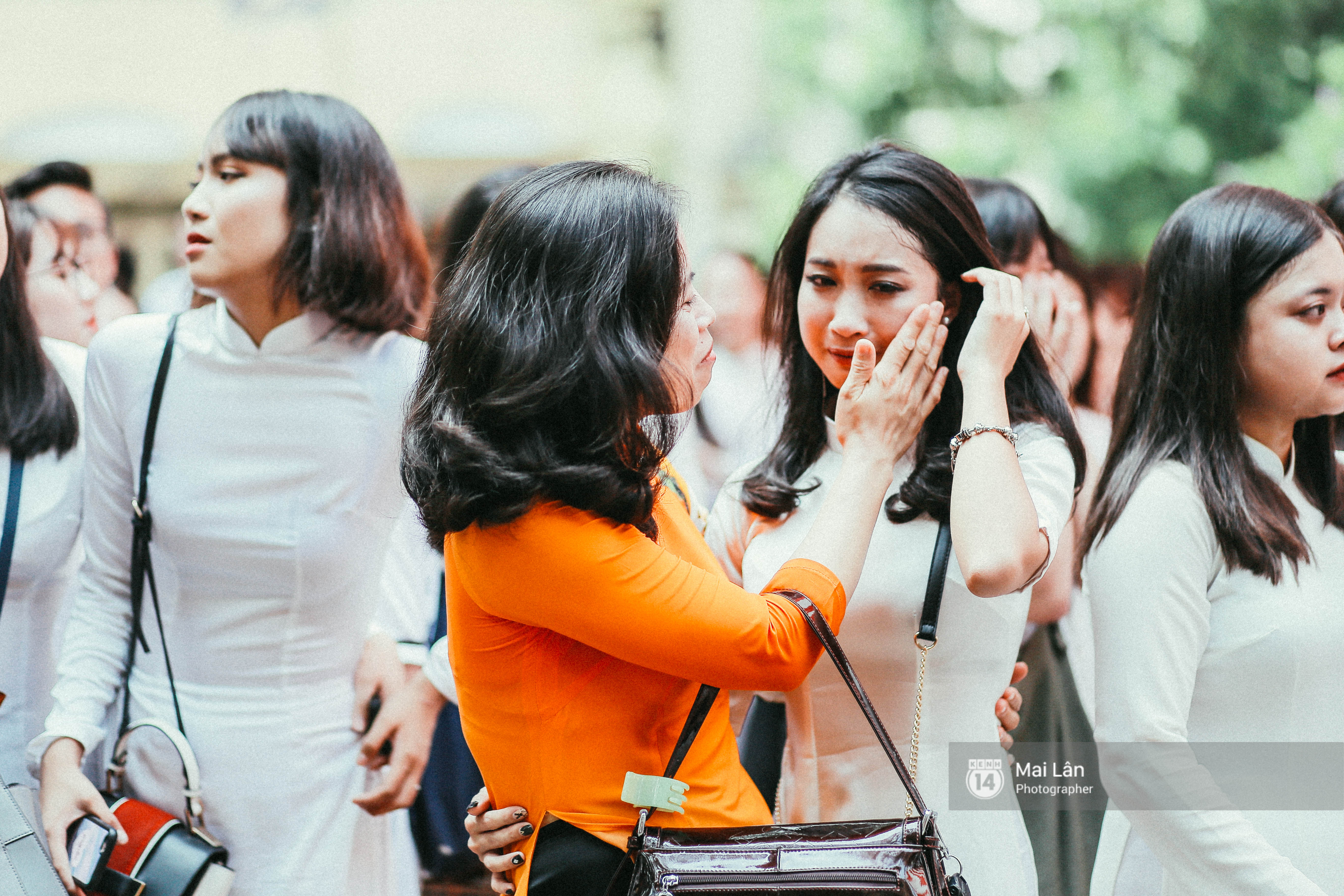 Nhìn những hình ảnh chia tay mùa bế giảng, tất cả chúng ta sẽ lại nhớ về những năm tháng học sinh đã qua - Ảnh 7. Nhìn những hình ảnh chia tay mùa bế giảng, tất cả chúng ta sẽ lại nhớ về những năm tháng học sinh đã qua - Ảnh 7.