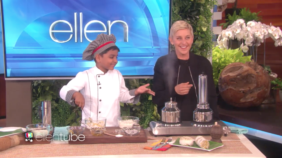 Đầu bếp nhí 7 tuổi gây sốt The Ellen Show xuất hiện đáng yêu trên truyền hình Việt! - Ảnh 2. Đầu bếp nhí 7 tuổi gây sốt The Ellen Show xuất hiện đáng yêu trên truyền hình Việt! - Ảnh 2.