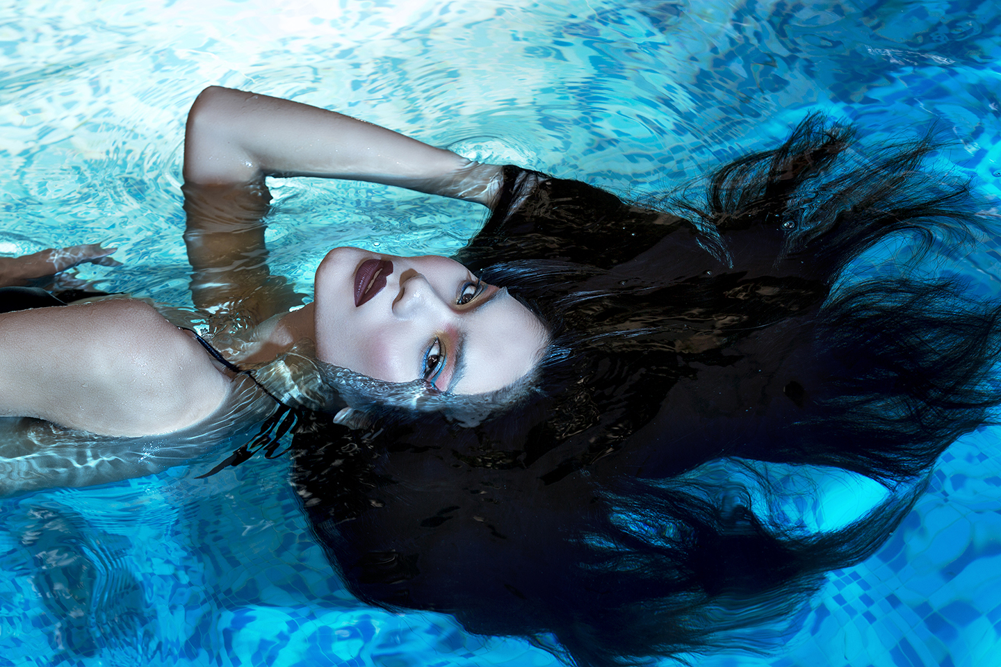 Top 5 Vietnams Next Top Model tung bộ hình dưới nước cực cuốn hút - Ảnh 3. Top 5 Vietnams Next Top Model tung bộ hình dưới nước cực cuốn hút - Ảnh 3.