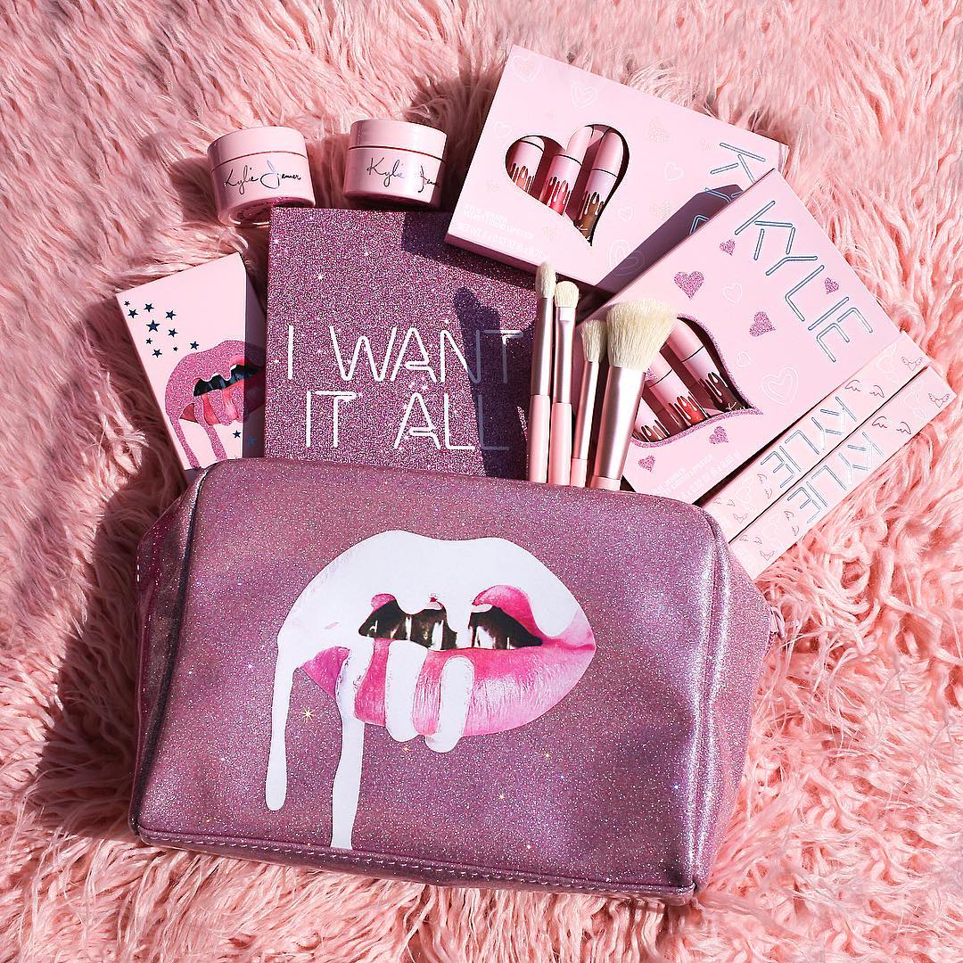 Mừng sinh nhật 20 tuổi, Kylie Jenner tung ra BST mỹ phẩm cool đừng hỏi - Ảnh 1. Mừng sinh nhật 20 tuổi, Kylie Jenner tung ra BST mỹ phẩm cool đừng hỏi - Ảnh 1.