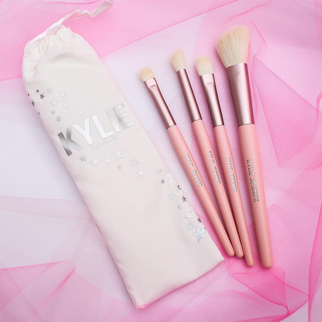 Mừng sinh nhật 20 tuổi, Kylie Jenner tung ra BST mỹ phẩm cool đừng hỏi - Ảnh 4. Mừng sinh nhật 20 tuổi, Kylie Jenner tung ra BST mỹ phẩm cool đừng hỏi - Ảnh 4.