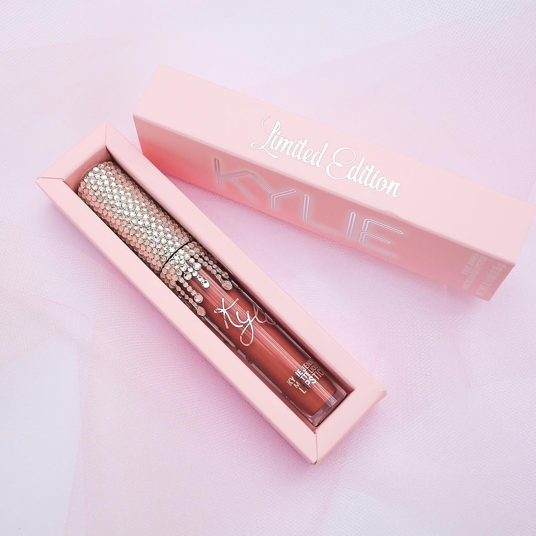 Mừng sinh nhật 20 tuổi, Kylie Jenner tung ra BST mỹ phẩm cool đừng hỏi - Ảnh 5. Mừng sinh nhật 20 tuổi, Kylie Jenner tung ra BST mỹ phẩm cool đừng hỏi - Ảnh 5.