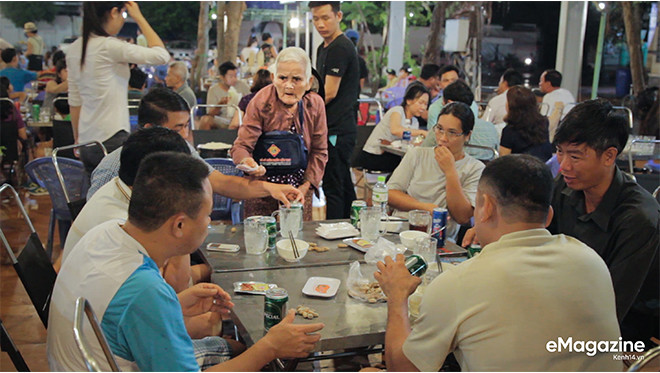 Tìm về những mảnh đời của người già bán vé số Sài Gòn: Nơi quê hương không ngọt - Ảnh 13.