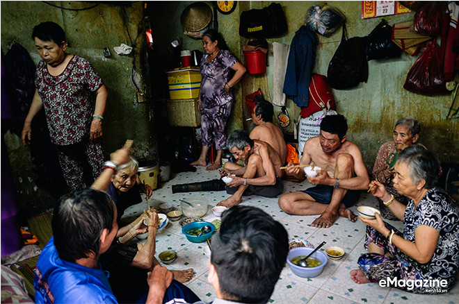 Tìm về những mảnh đời của người già bán vé số Sài Gòn: Nơi quê hương không ngọt - Ảnh 20.