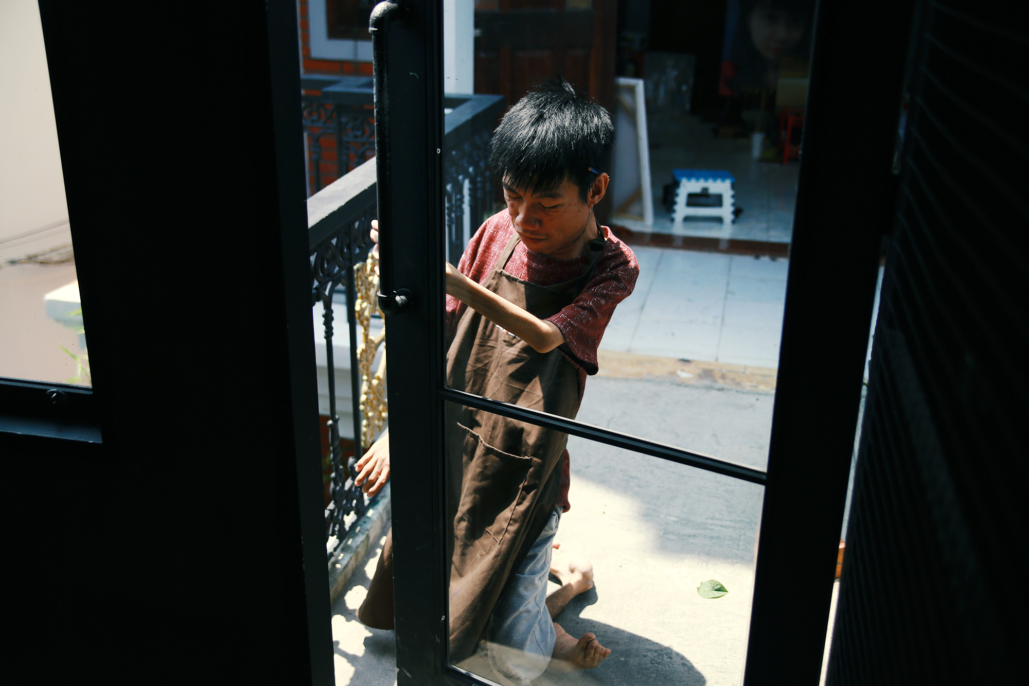 Không chỉ là họa sĩ khuyết tật, Lê Minh Châu đã trở thành chủ quán cafe kết hợp lớp dạy vẽ ở Sài Gòn - Ảnh 9. Không chỉ là họa sĩ khuyết tật, Lê Minh Châu đã trở thành chủ quán cafe kết hợp lớp dạy vẽ ở Sài Gòn - Ảnh 9.