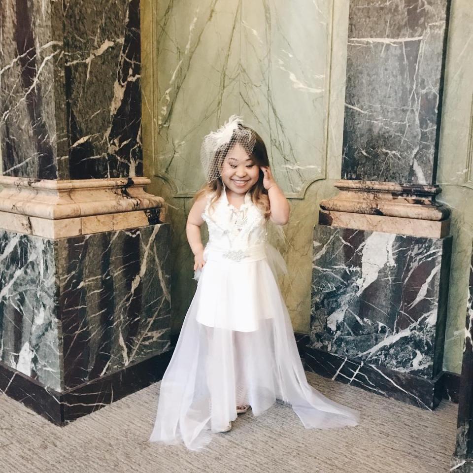 Cô nàng mét mốt chuyên tư vấn thời trang cho những người lùn - Ảnh 2. Cô nàng mét mốt chuyên tư vấn thời trang cho những người lùn - Ảnh 2.