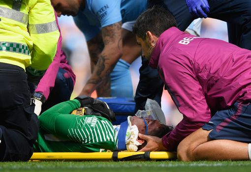 Thủ môn Man City bất tỉnh khi nhận cú đá thẳng mặt của Mane - Ảnh 3. Thủ môn Man City bất tỉnh khi nhận cú đá thẳng mặt của Mane - Ảnh 3.