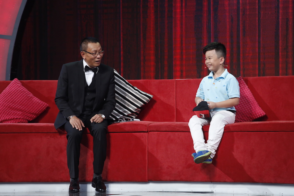 Đầu bếp nhí 7 tuổi gây sốt The Ellen Show xuất hiện đáng yêu trên truyền hình Việt! - Ảnh 9. Đầu bếp nhí 7 tuổi gây sốt The Ellen Show xuất hiện đáng yêu trên truyền hình Việt! - Ảnh 9.