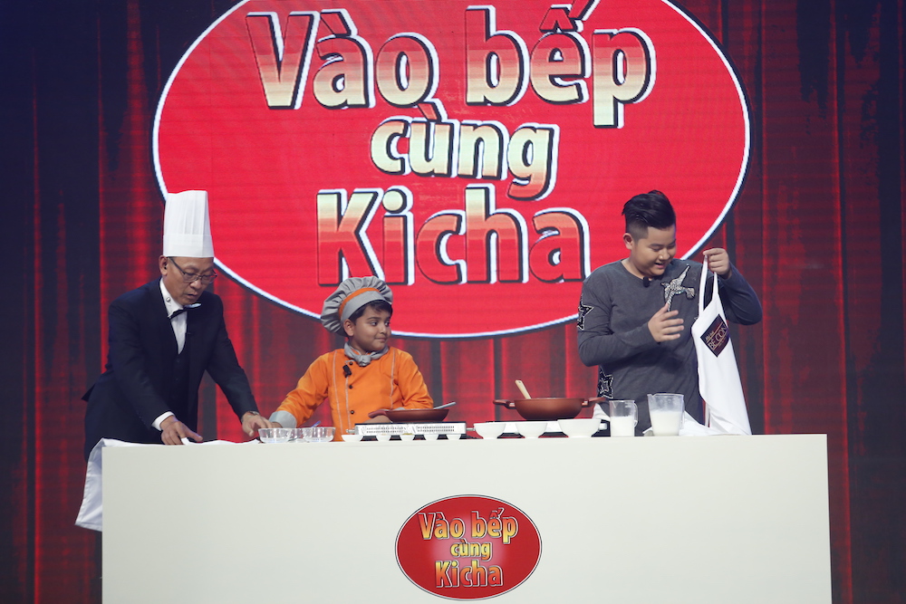 Đầu bếp nhí 7 tuổi gây sốt The Ellen Show xuất hiện đáng yêu trên truyền hình Việt! - Ảnh 3. Đầu bếp nhí 7 tuổi gây sốt The Ellen Show xuất hiện đáng yêu trên truyền hình Việt! - Ảnh 3.