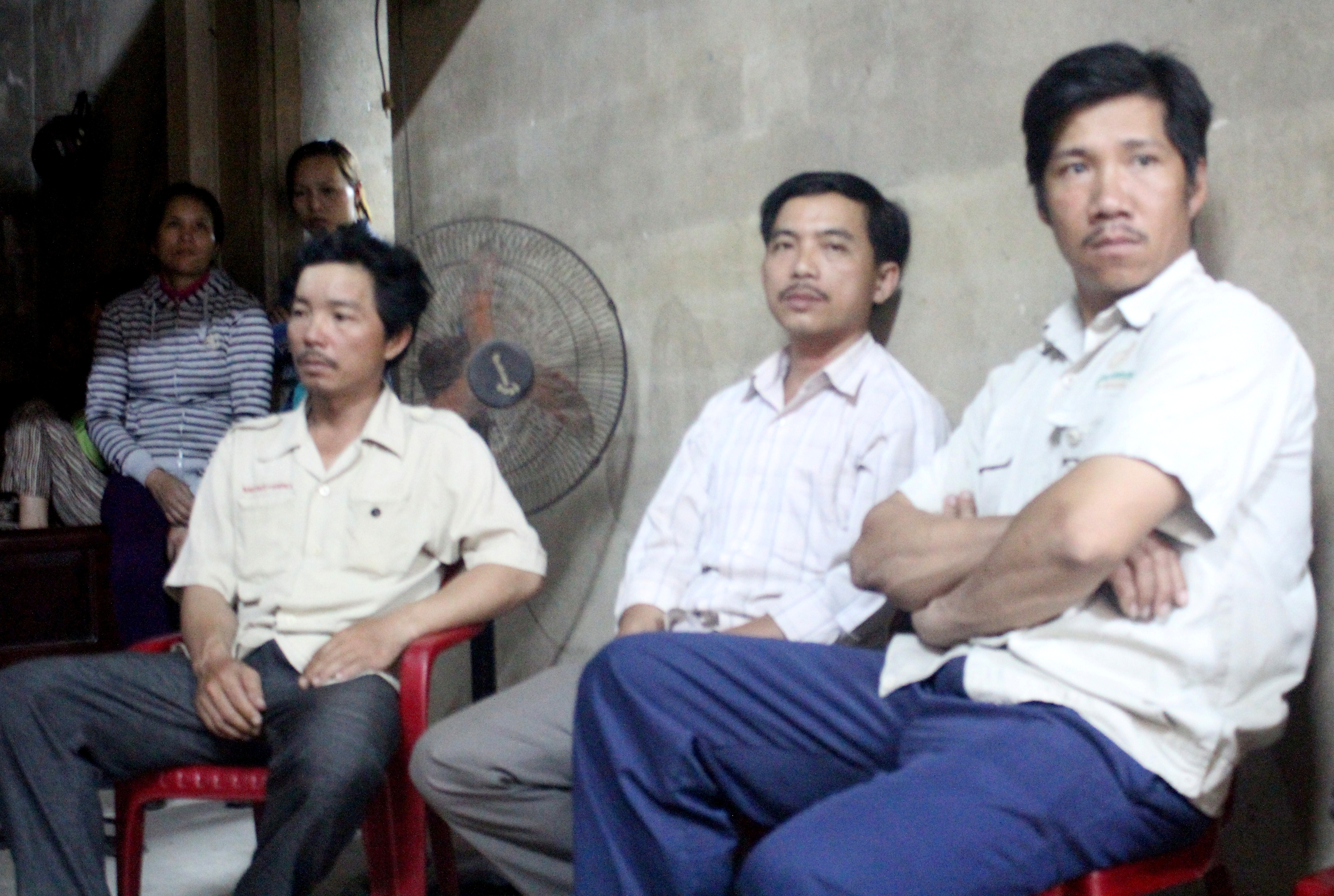 Vụ 3 học sinh lớp 9 chết đuối tại biển Đà Nẵng: Dậy đi con ơi, dậy nhìn mẹ đi con... - Ảnh 1. Vụ 3 học sinh lớp 9 chết đuối tại biển Đà Nẵng: Dậy đi con ơi, dậy nhìn mẹ đi con... - Ảnh 1.