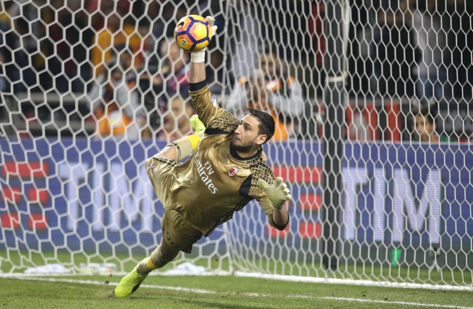 Man City bỏ tiền tấn lôi kéo thủ thành tuổi teen - Ảnh 2. Man City bỏ tiền tấn lôi kéo thủ thành tuổi teen - Ảnh 2.