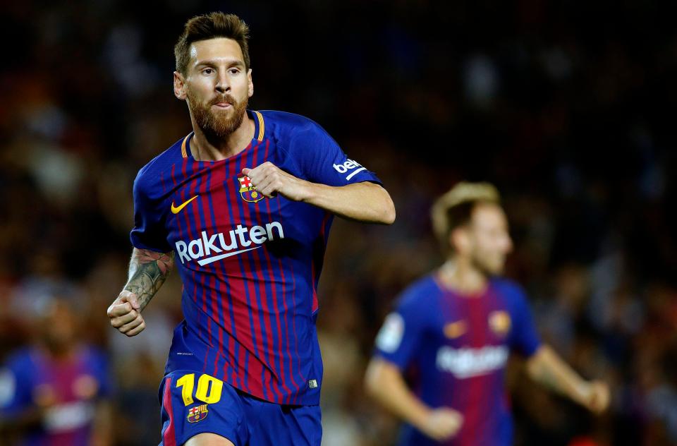 Khi Ronaldo đi bán đồ lót và nước hoa, Messi đã xé nát La Liga - Ảnh 1. Khi Ronaldo đi bán đồ lót và nước hoa, Messi đã xé nát La Liga - Ảnh 1.