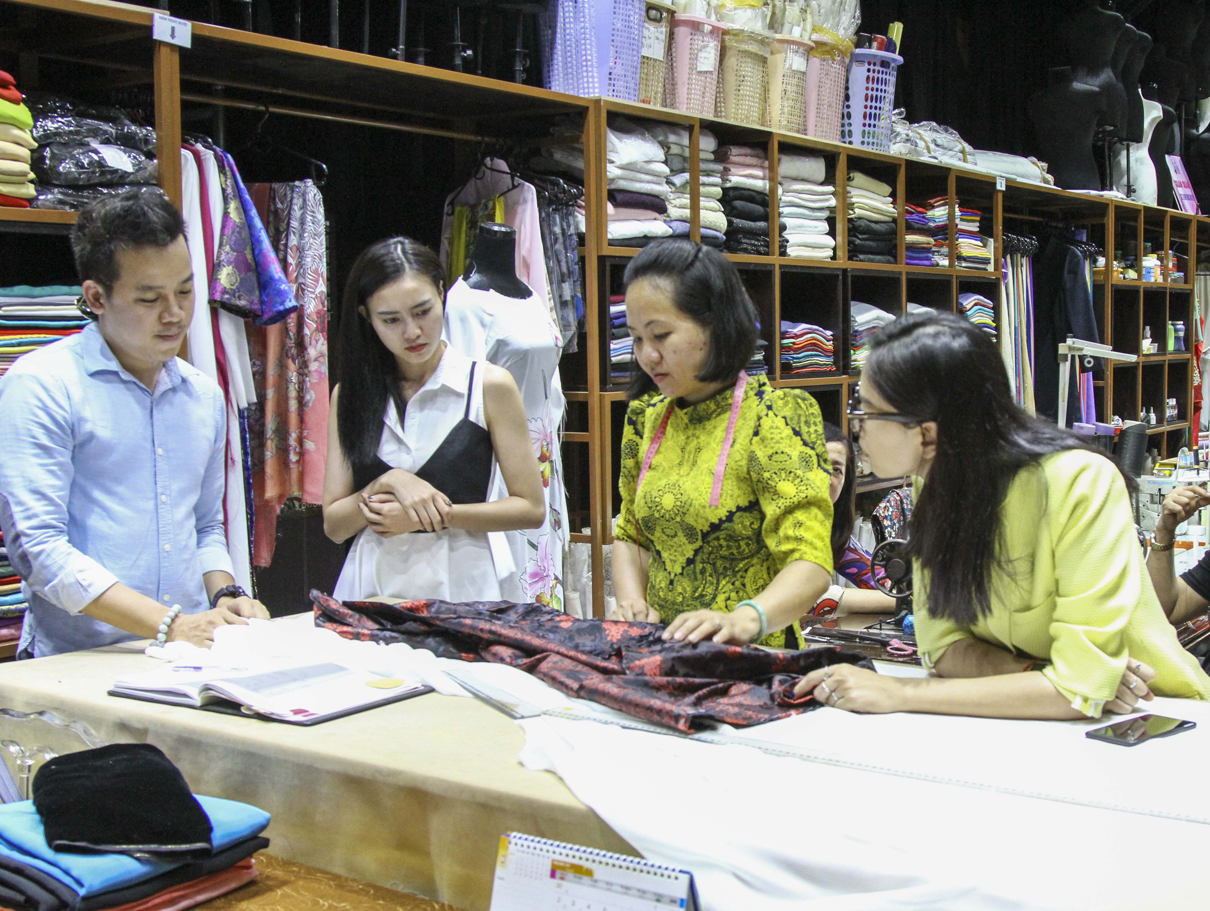 Là đả nữ nhưng Ngô Thanh Vân cũng phải trầy trật với cây kim, sợi chỉ - Ảnh 10. Là đả nữ nhưng Ngô Thanh Vân cũng phải trầy trật với cây kim, sợi chỉ - Ảnh 10.