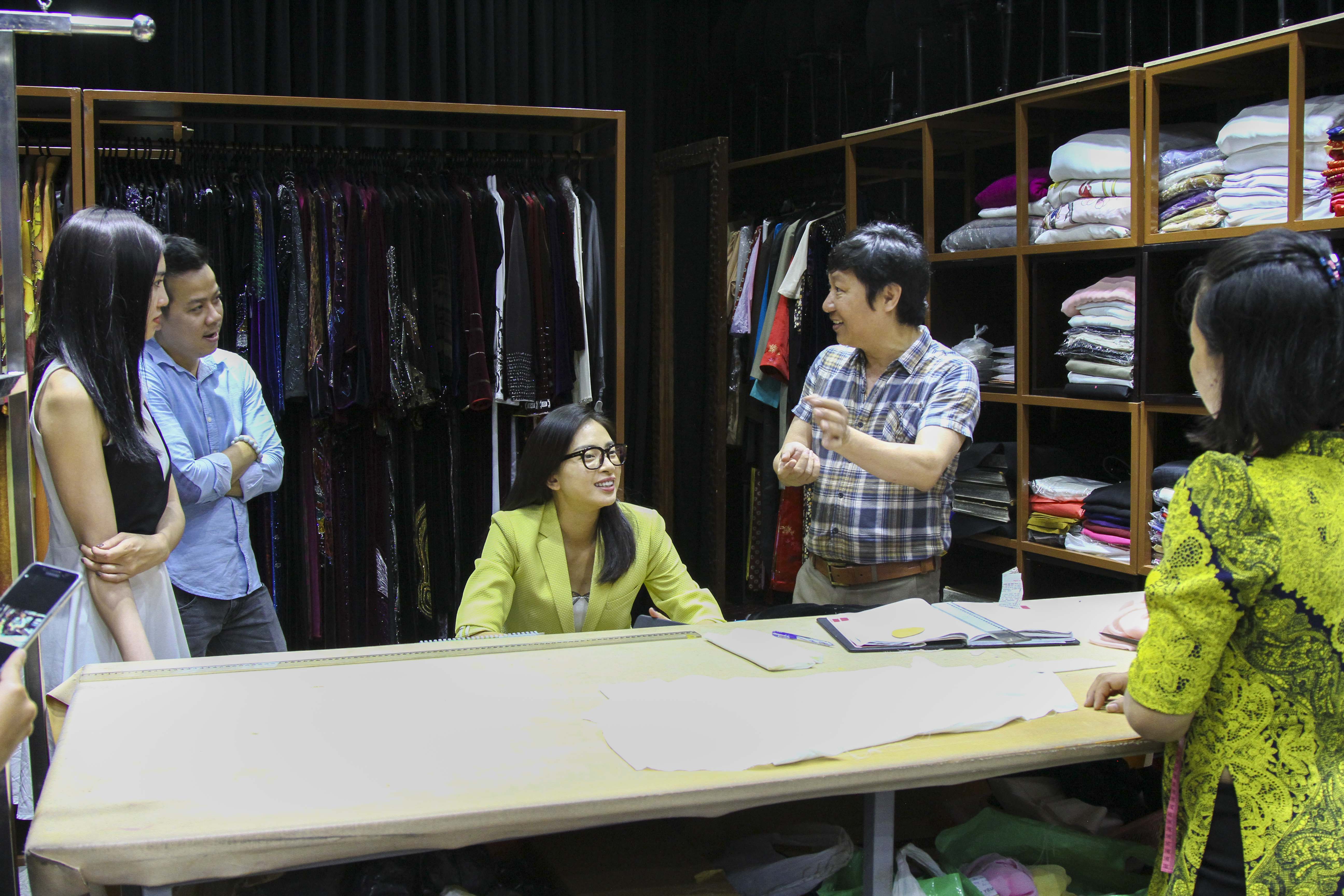 Là đả nữ nhưng Ngô Thanh Vân cũng phải trầy trật với cây kim, sợi chỉ - Ảnh 3. Là đả nữ nhưng Ngô Thanh Vân cũng phải trầy trật với cây kim, sợi chỉ - Ảnh 3.